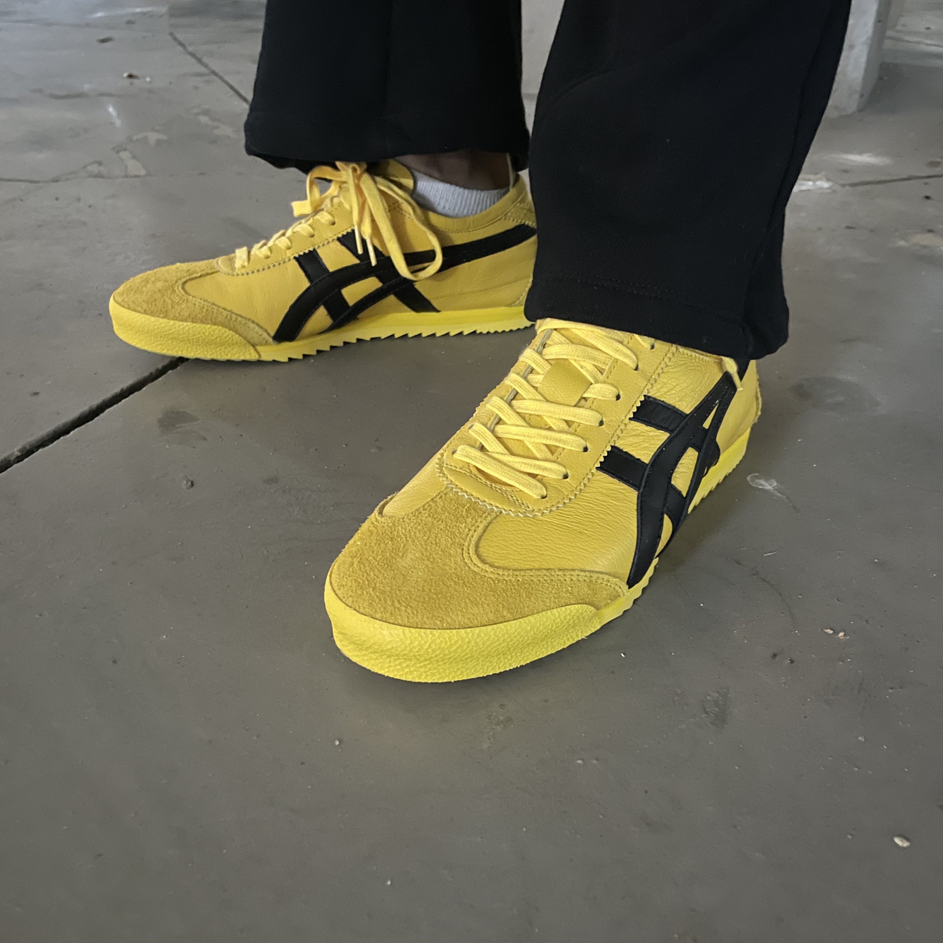 (W) Onitsuka Tiger Mexico 66 Deluxe Tai Chi Yellow Black 착용 스타일