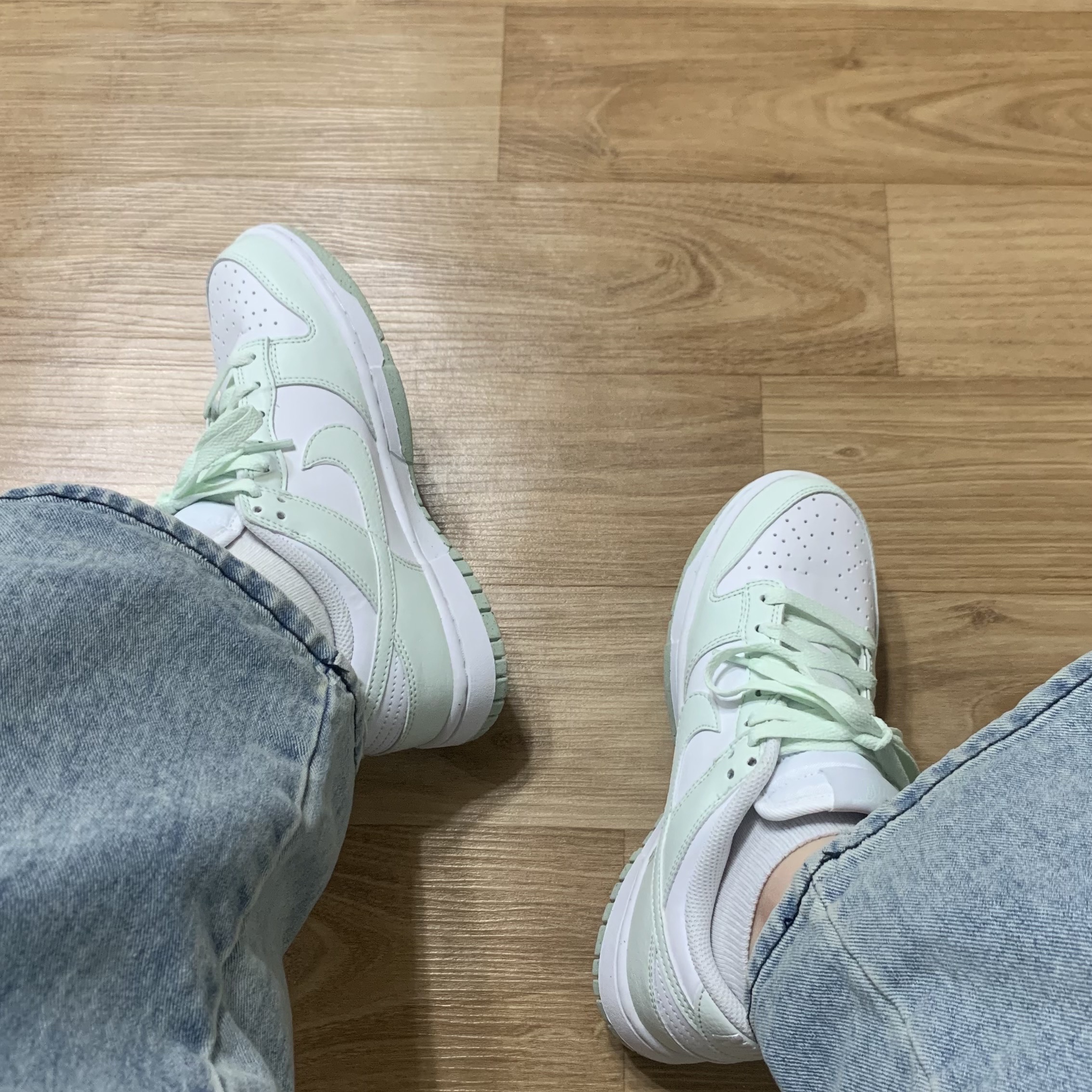 (W) Nike Dunk Low Next Nature Barely Green and White 착용 스타일 - 3