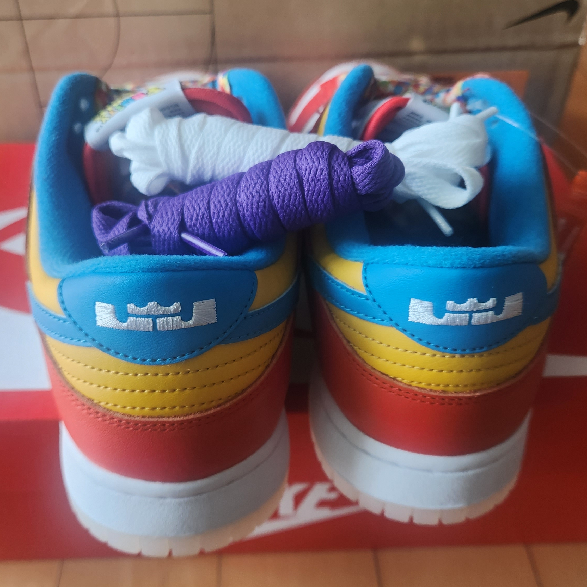Nike x LeBron James x Fruity Pebbles Dunk Low QS Habanero Red 착용 스타일 - 5