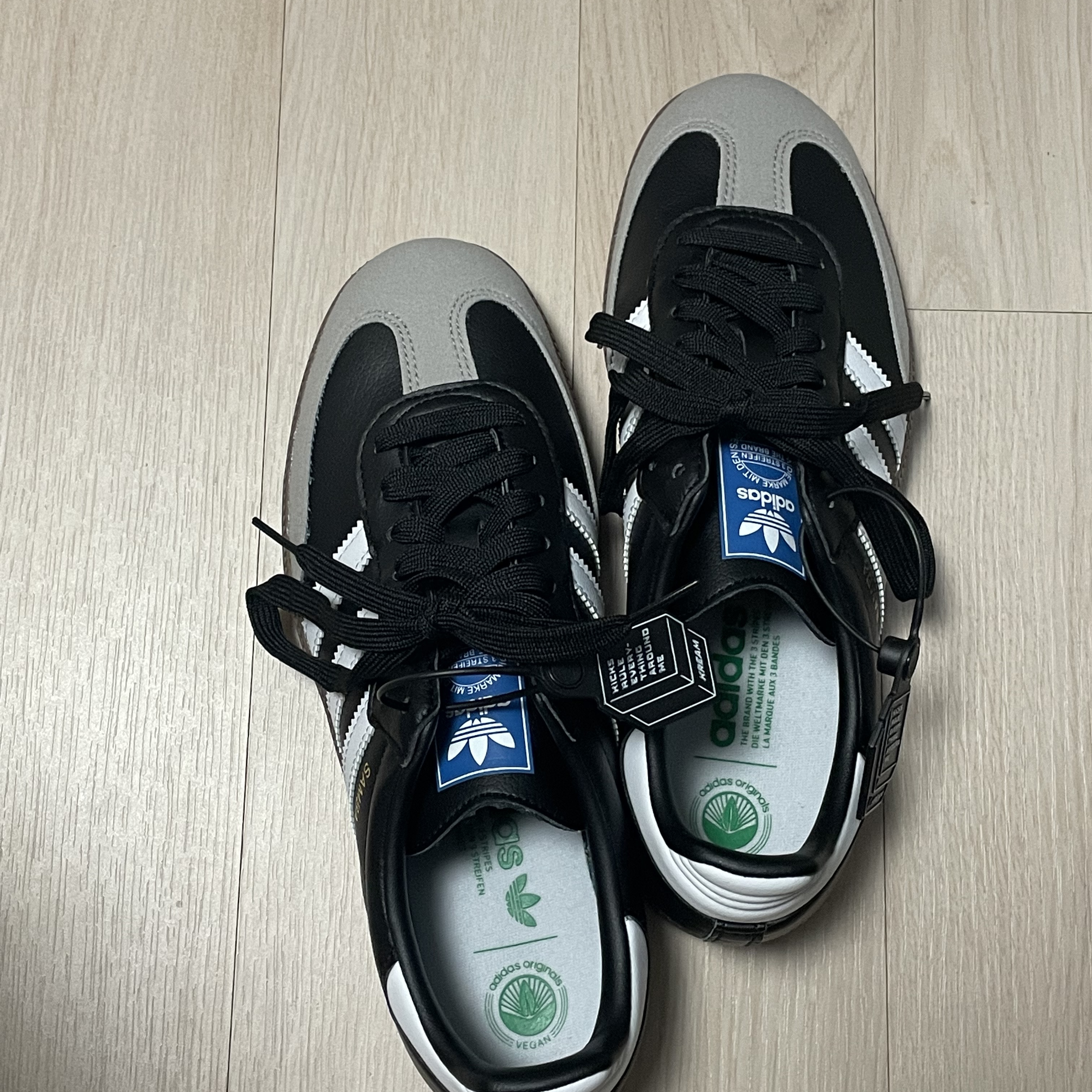 Adidas Samba Vegan Black White 착용 스타일