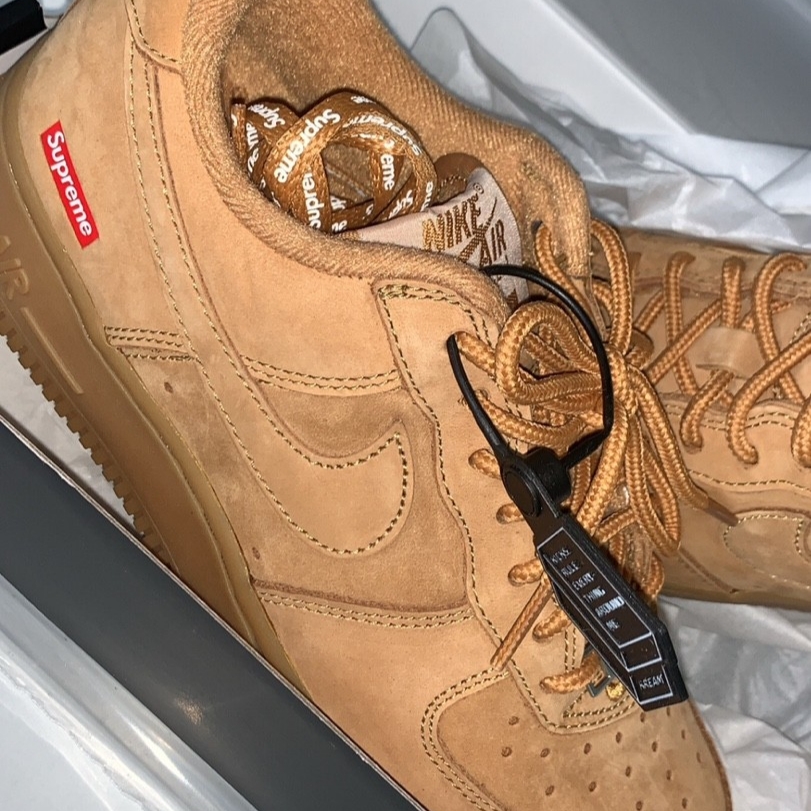 Nike x Supreme Air Force 1 Low Flax 착용 스타일