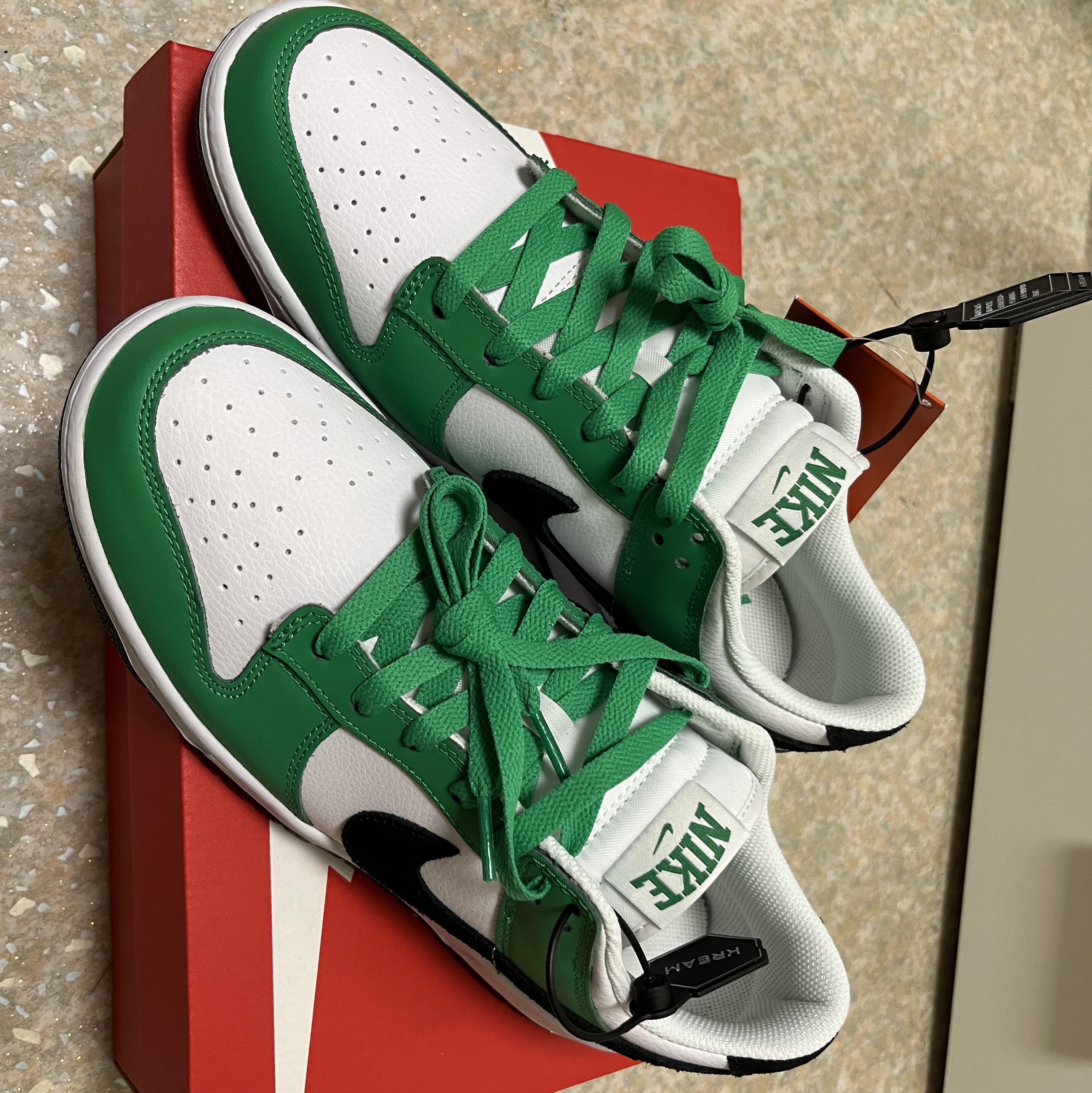 Nike Dunk Low White Green 착용 스타일