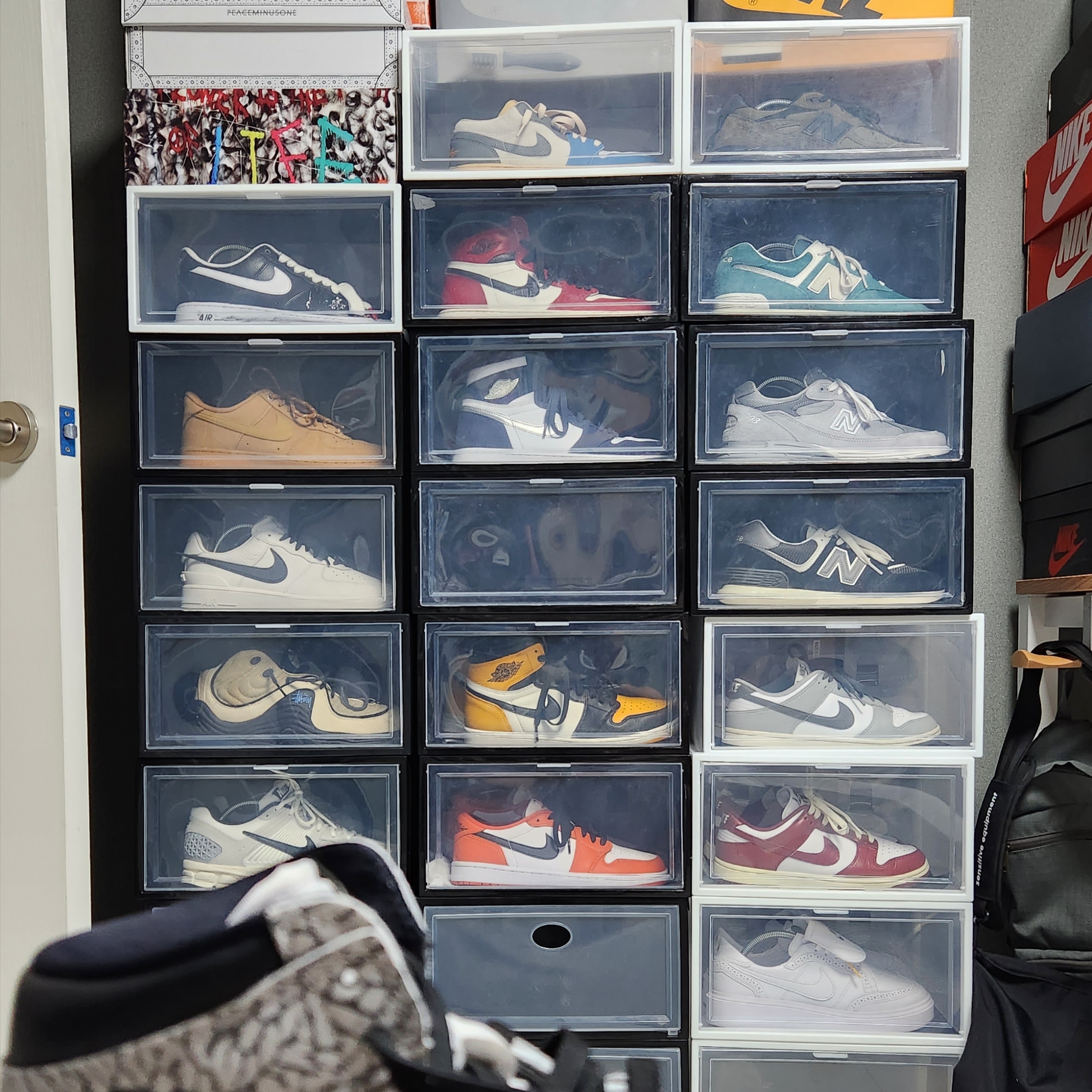 Jordan 1 Retro High OG White Cement, Nike x Peaceminusone Air Force 1 Low Para-Noise 착용 스타일