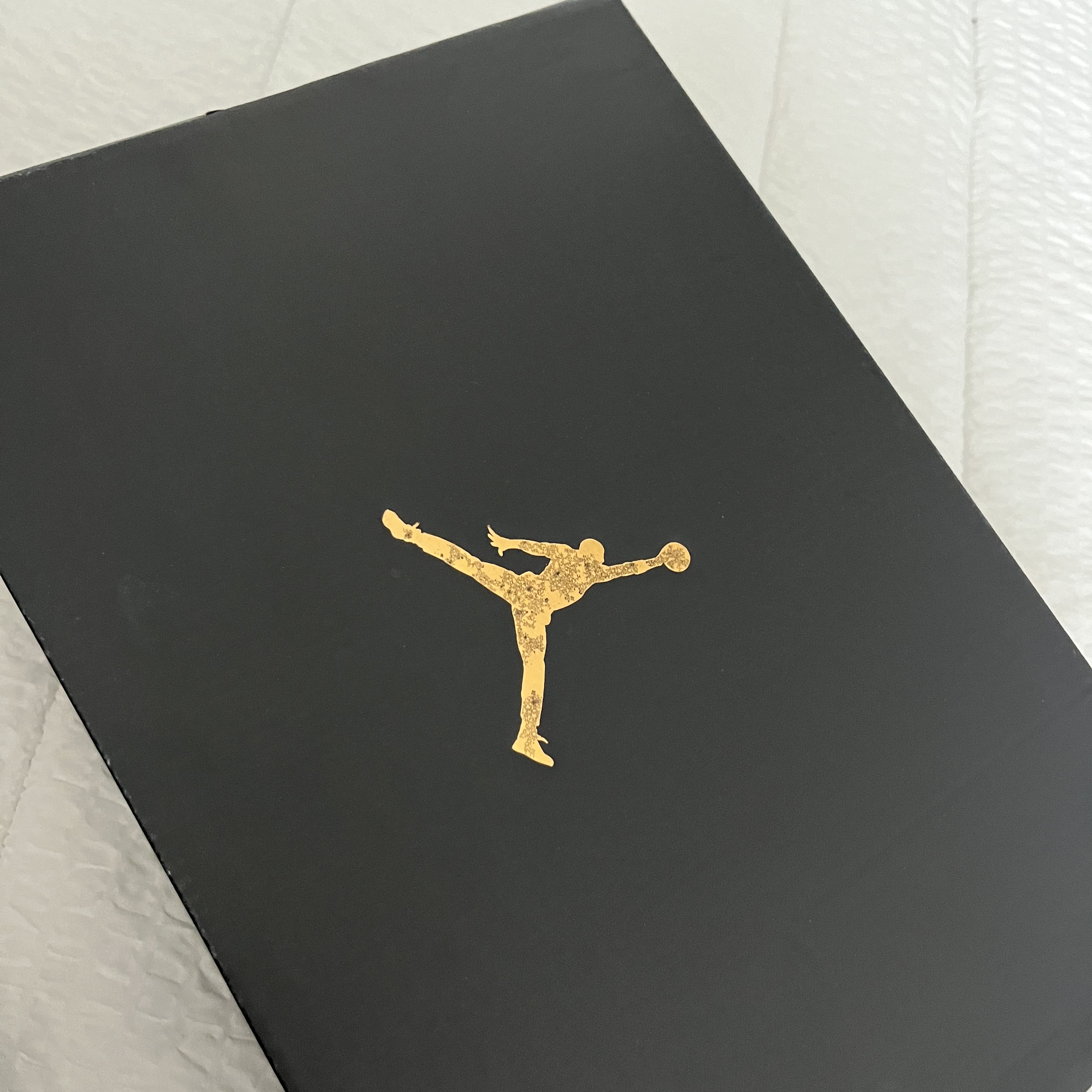 Jordan 1 Low Stealth and White 착용 스타일 - 1