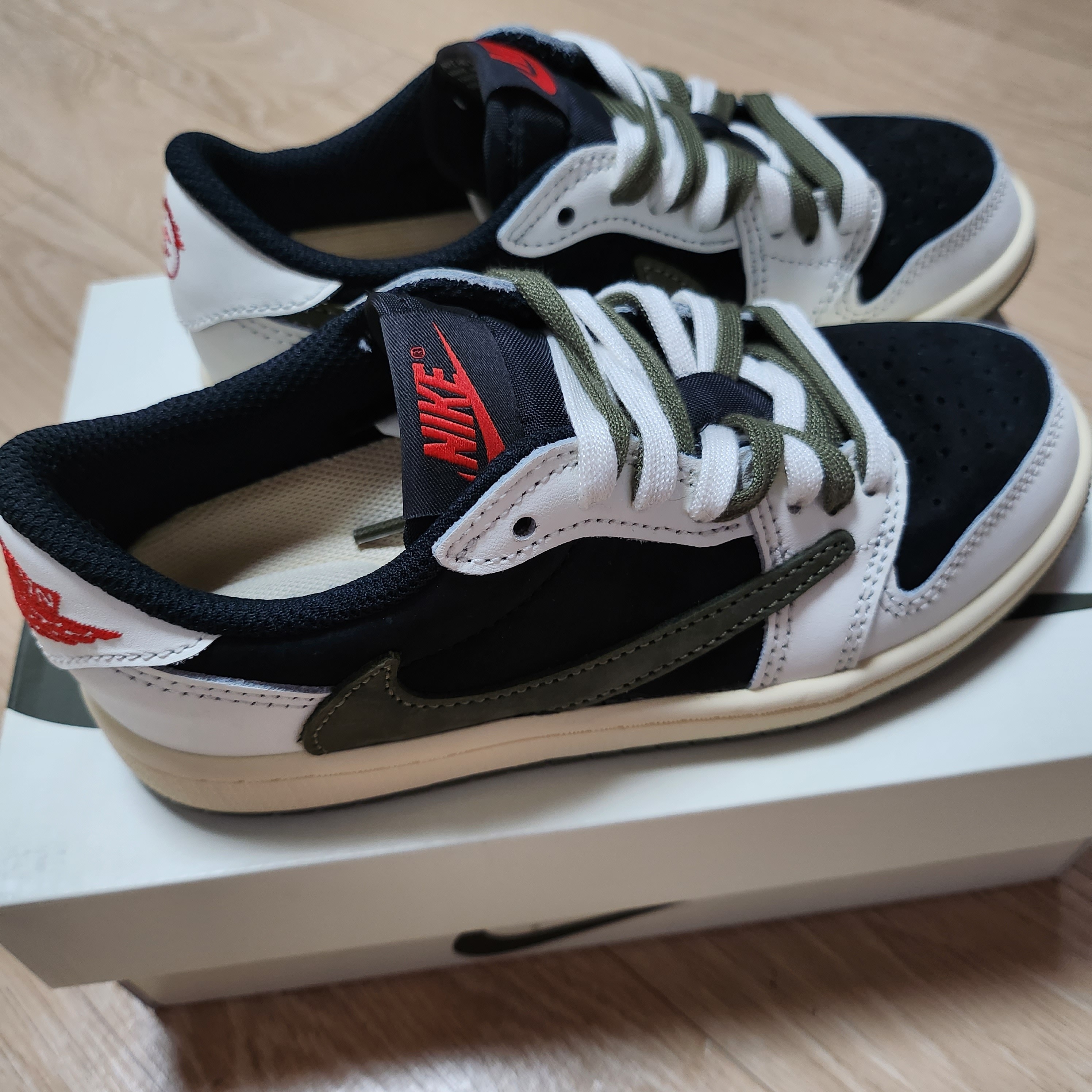 (PS) Jordan 1 x Travis Scott Retro Low OG SP Medium Olive 착용 스타일