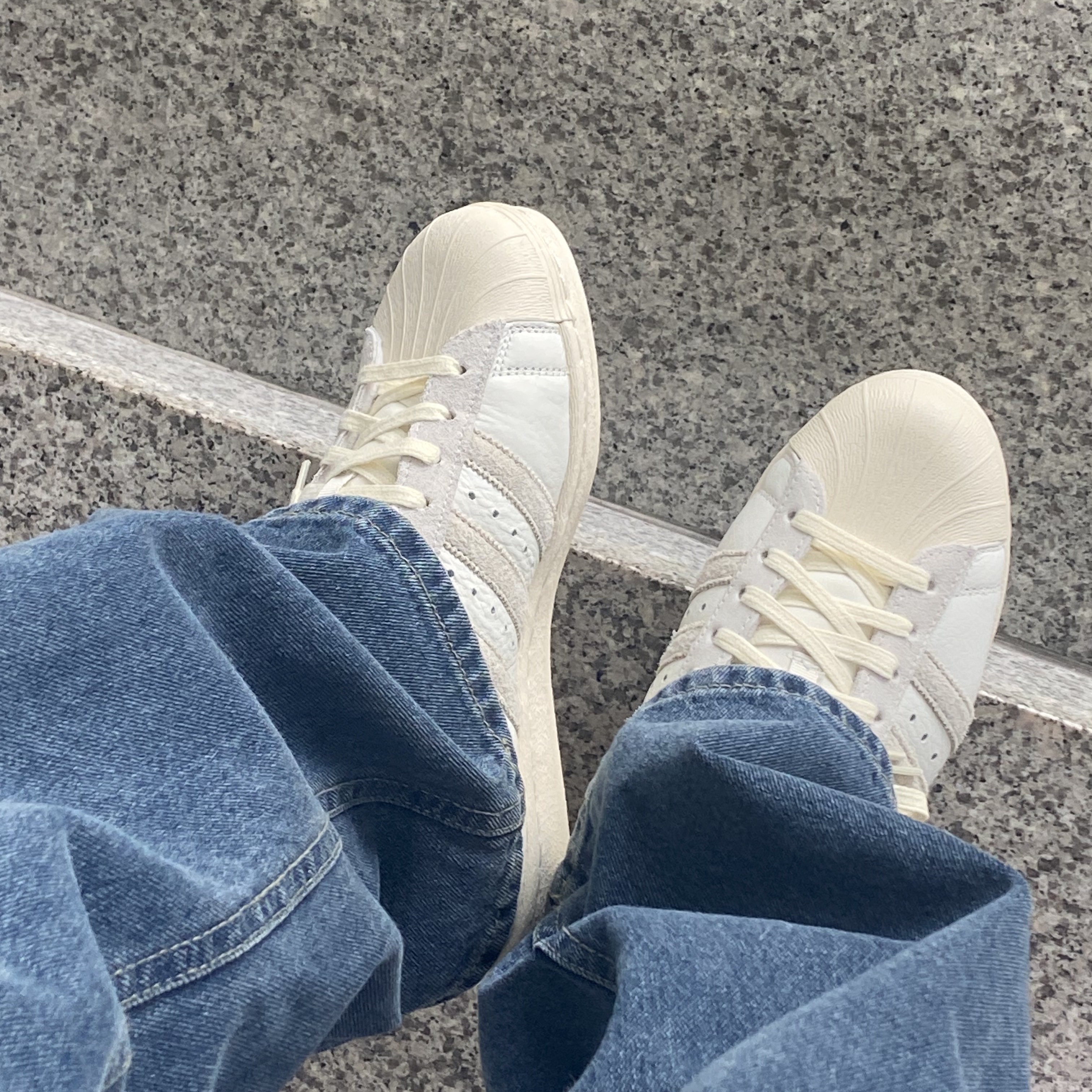 Adidas Superstar 82 White Aluminum 착용 스타일