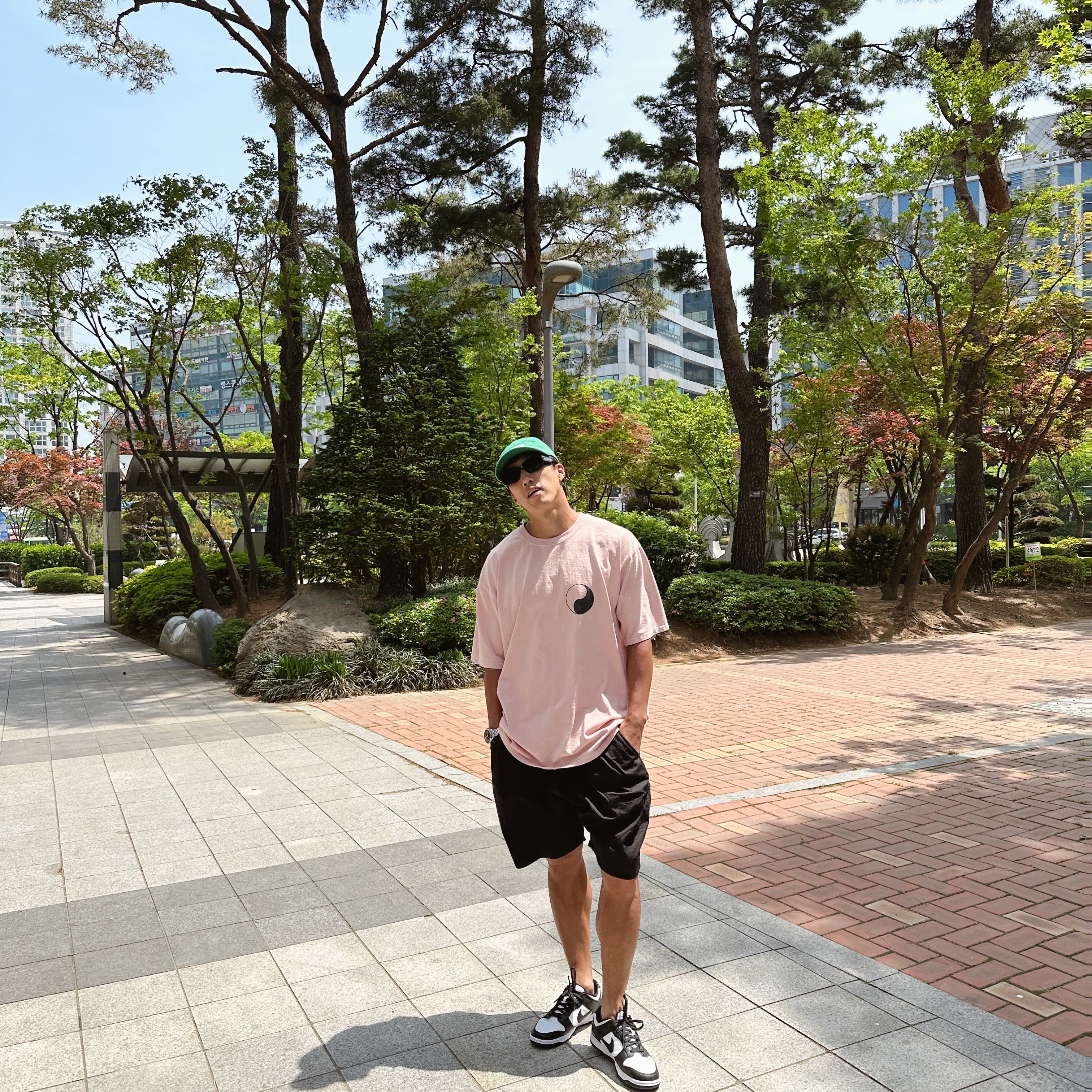 Supreme Washed Chino Twill Camp Cap Green - 22FW, Stussy x Our Legacy Work Shop Yin Yang Pigment Dyed T-Shirt Blush 착용 스타일 - 4