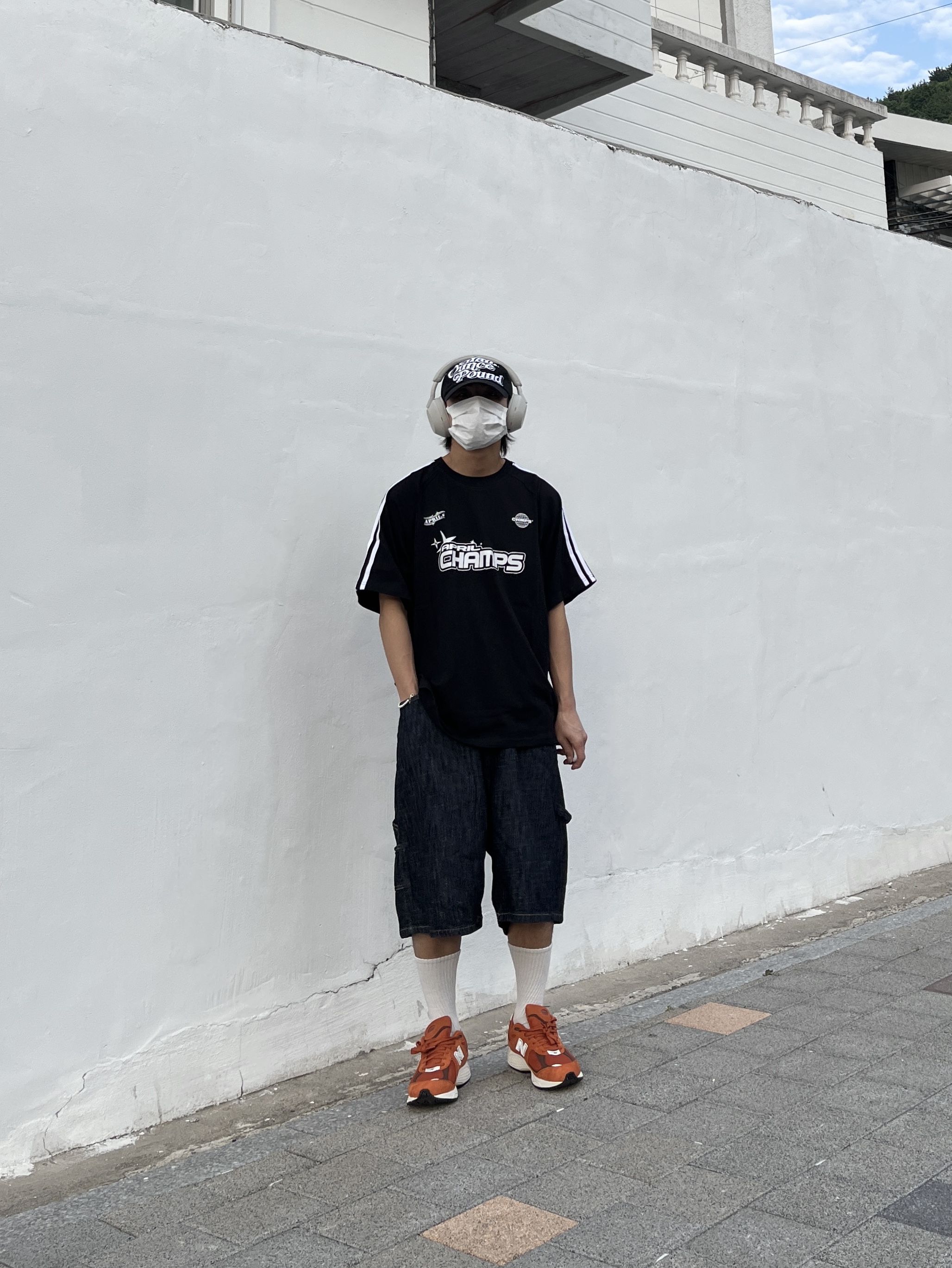 New Balance 2002R Rust Oxide, Sony WH-1000XM5 Silver (Korean Ver.) 착용 스타일 - 2