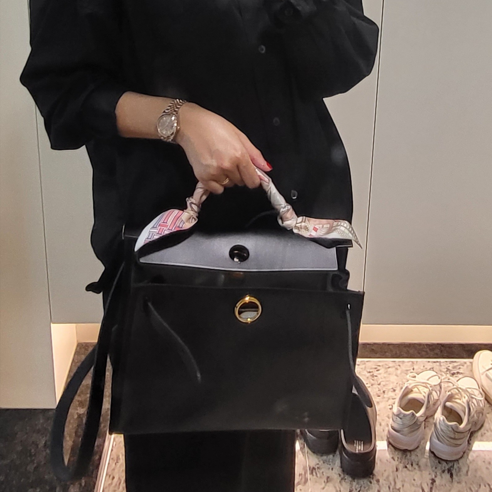 Hermes Herbag Zip 31 Bag Sellier H Berlin Canvas Hunter Cowhide & Gold Noir Ecru 착용 스타일 - 4