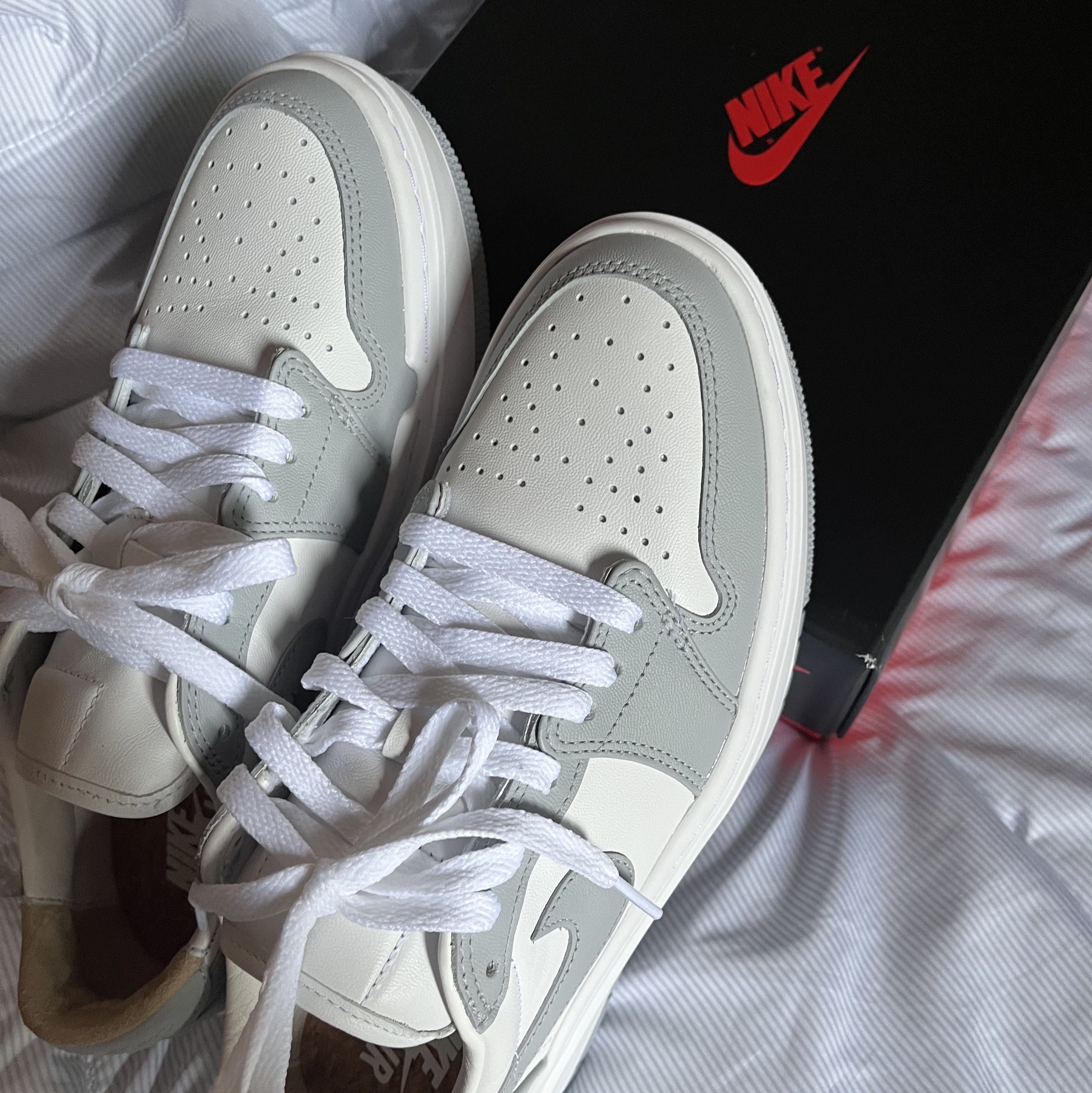 (W) Jordan 1 Elevate Low White and Wolf Grey 착용 스타일
