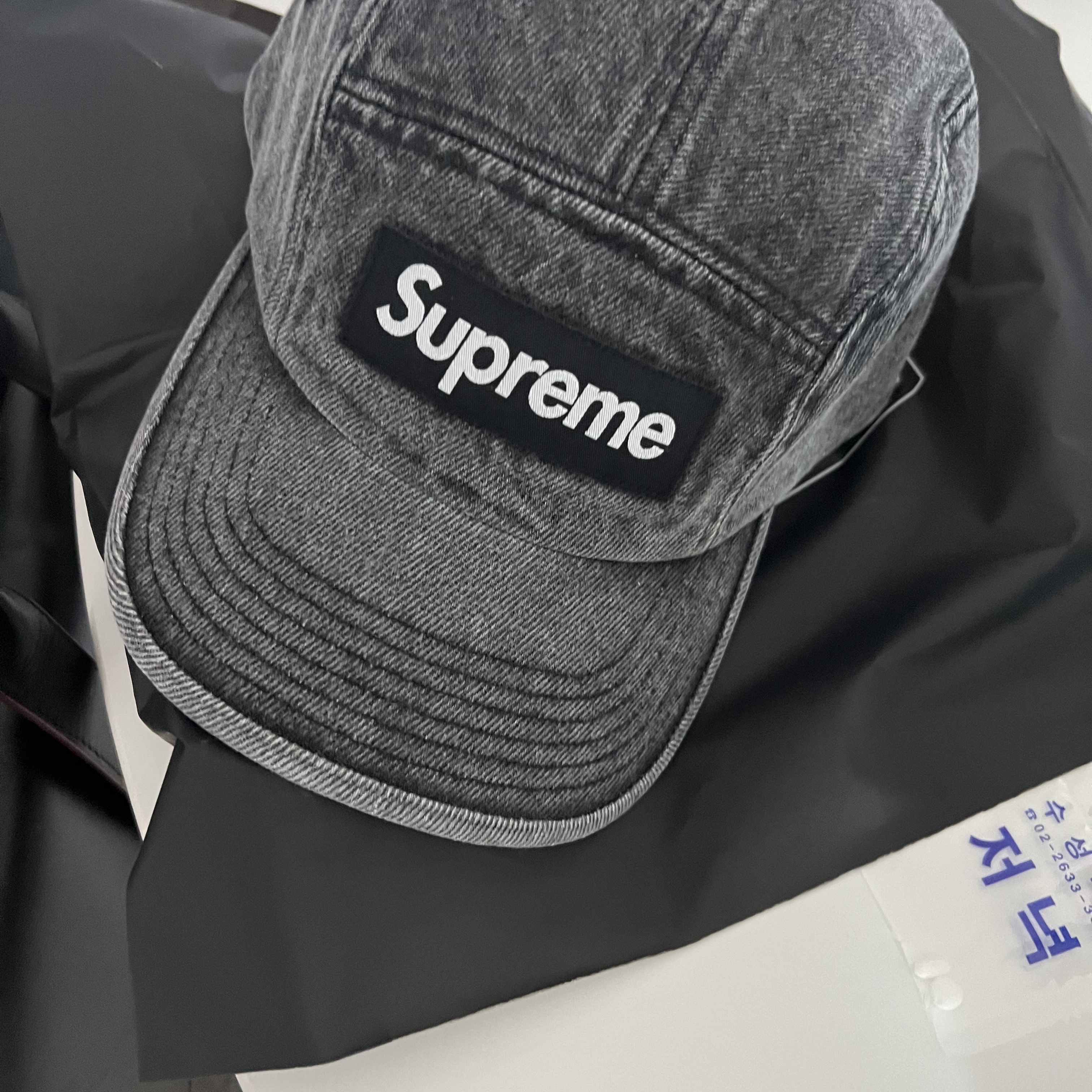 Supreme Denim Camp Cap Washed Black - 22FW 착용 스타일