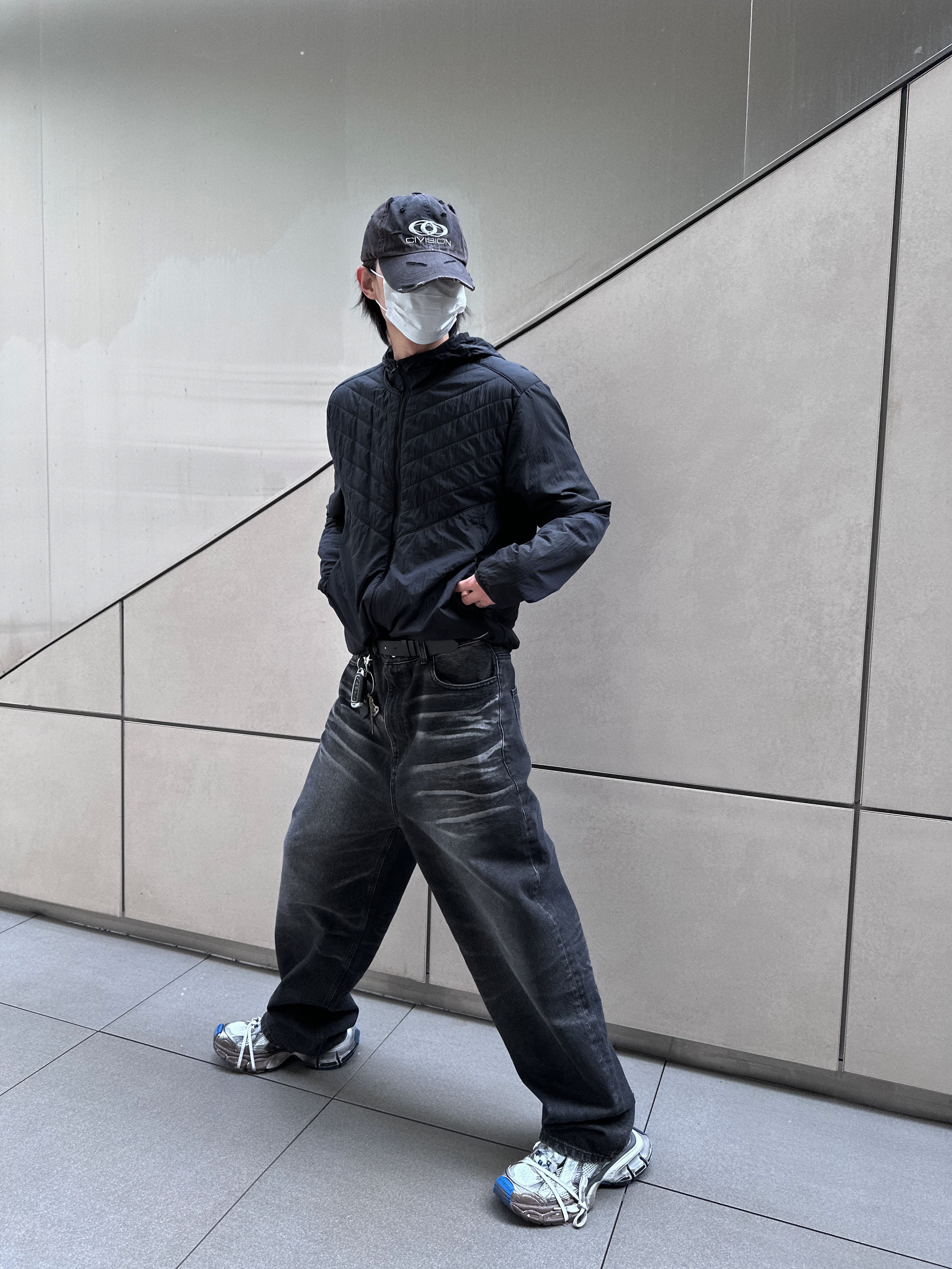Balenciaga 3XL Sneakers Worn Out Grey White Blue 착용 스타일 - 1