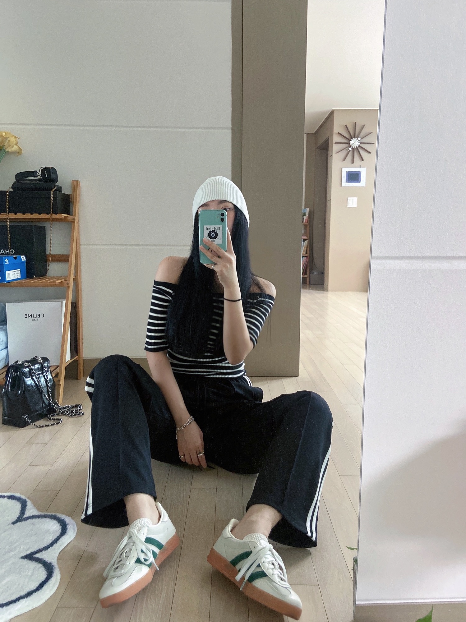 Adidas x Emmi Gazelle Indoor Off White Dark Green 착용 스타일 - 2