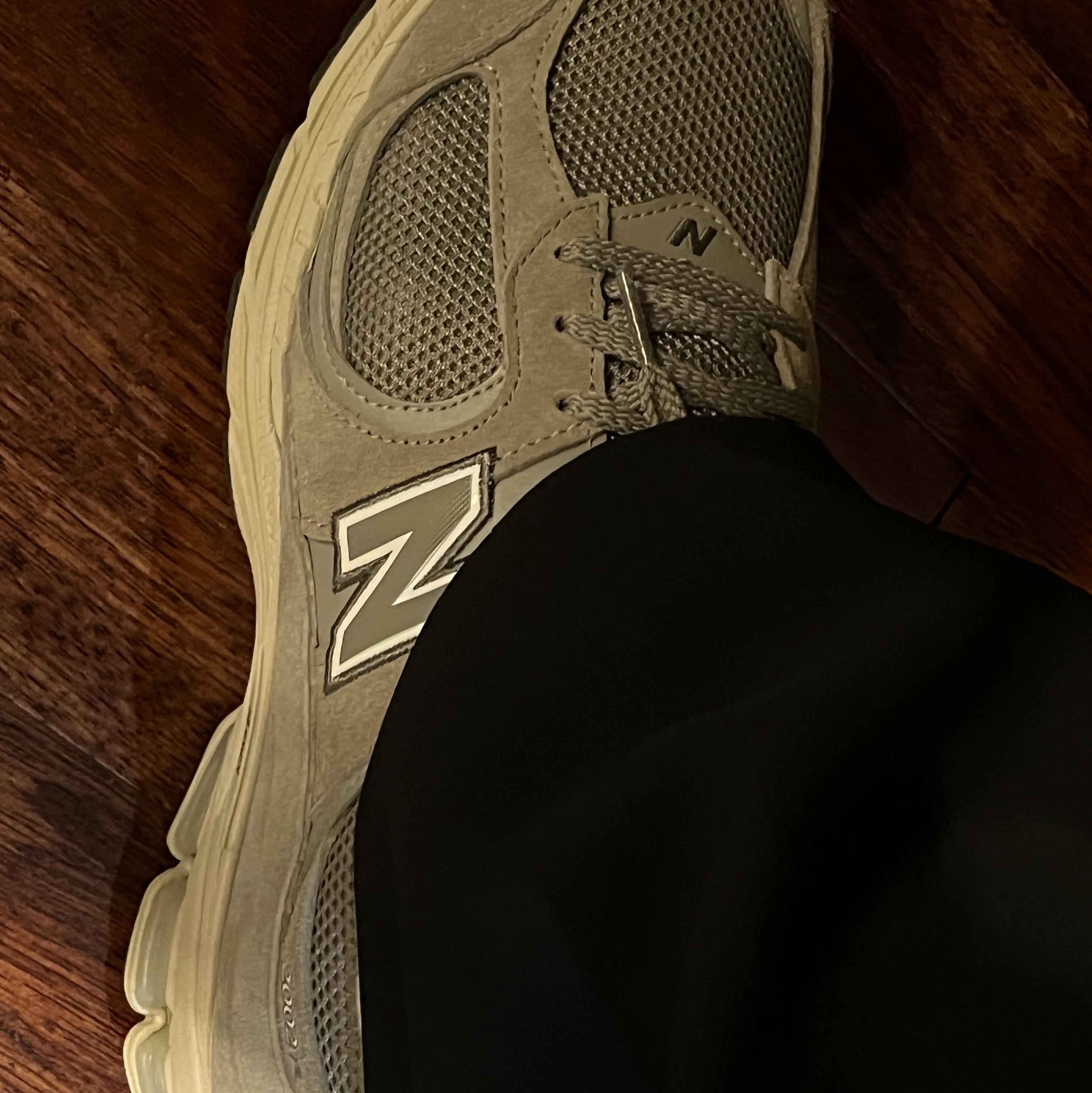 New Balance 2002R Grey 착용 스타일