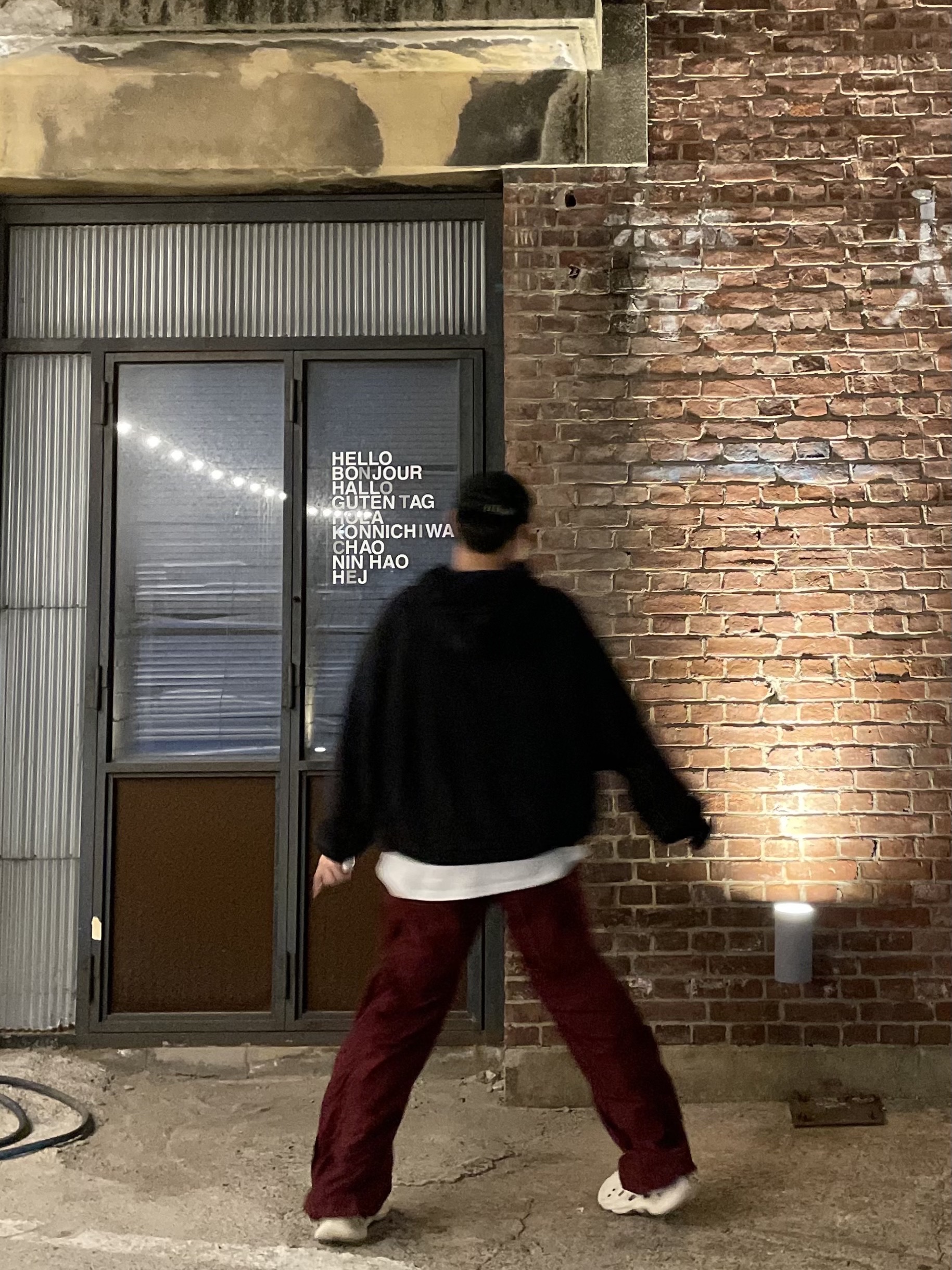 Adidas Yeezy Foam RNNR Sand, Nonnod x Shinsegae BAYC #8446 2-Piece Cropped Hoodie Washed Black 착용 스타일 - 4