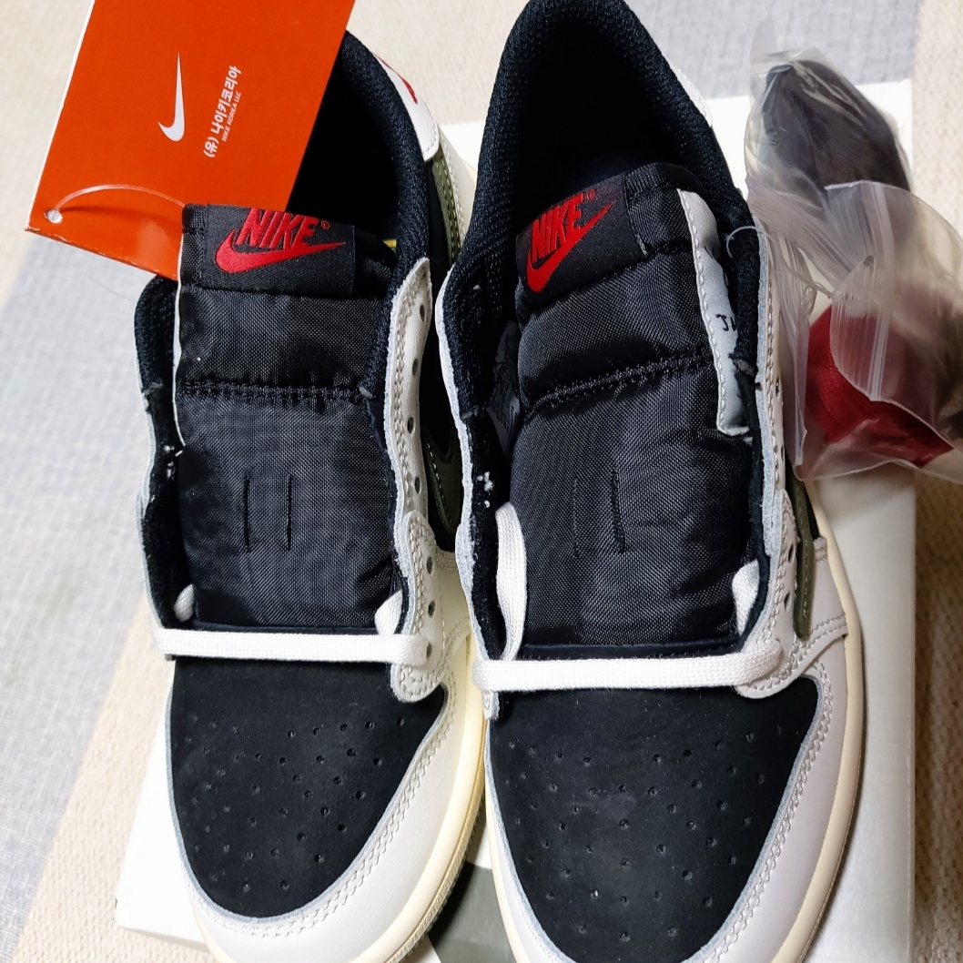 (PS) Jordan 1 x Travis Scott Retro Low OG SP Medium Olive 착용 스타일 - 3