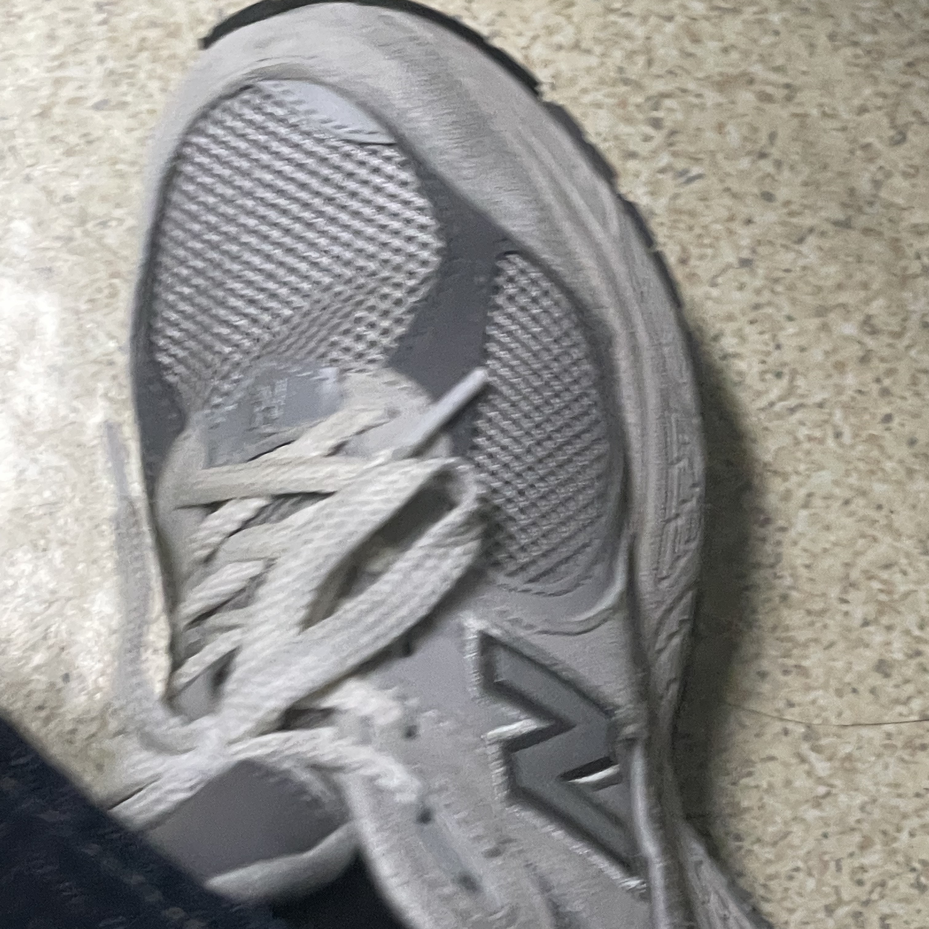 New Balance 2002R T2 Gray 착용 스타일