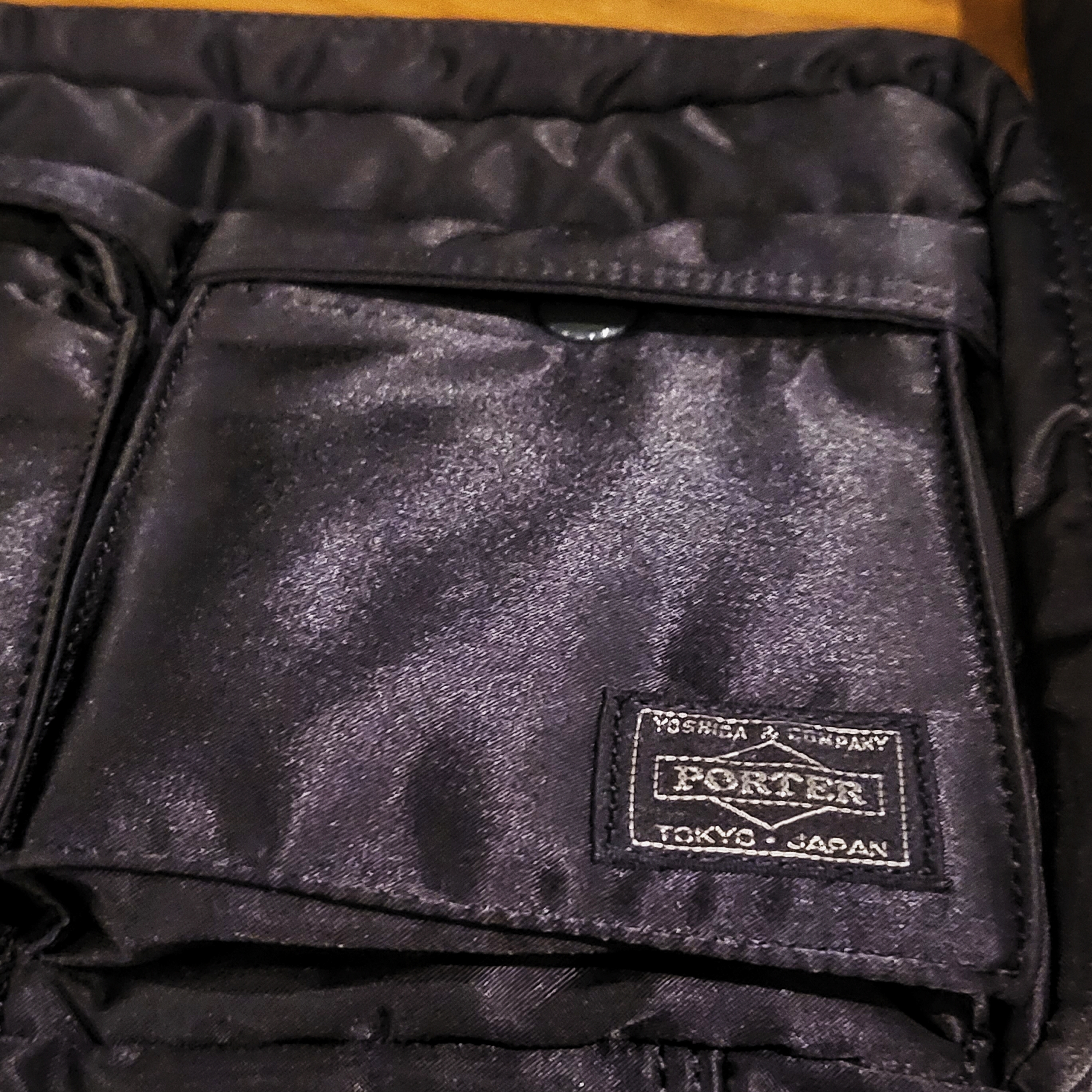 Porter Tanker Shoulder Bag S Black 착용 스타일 - 1
