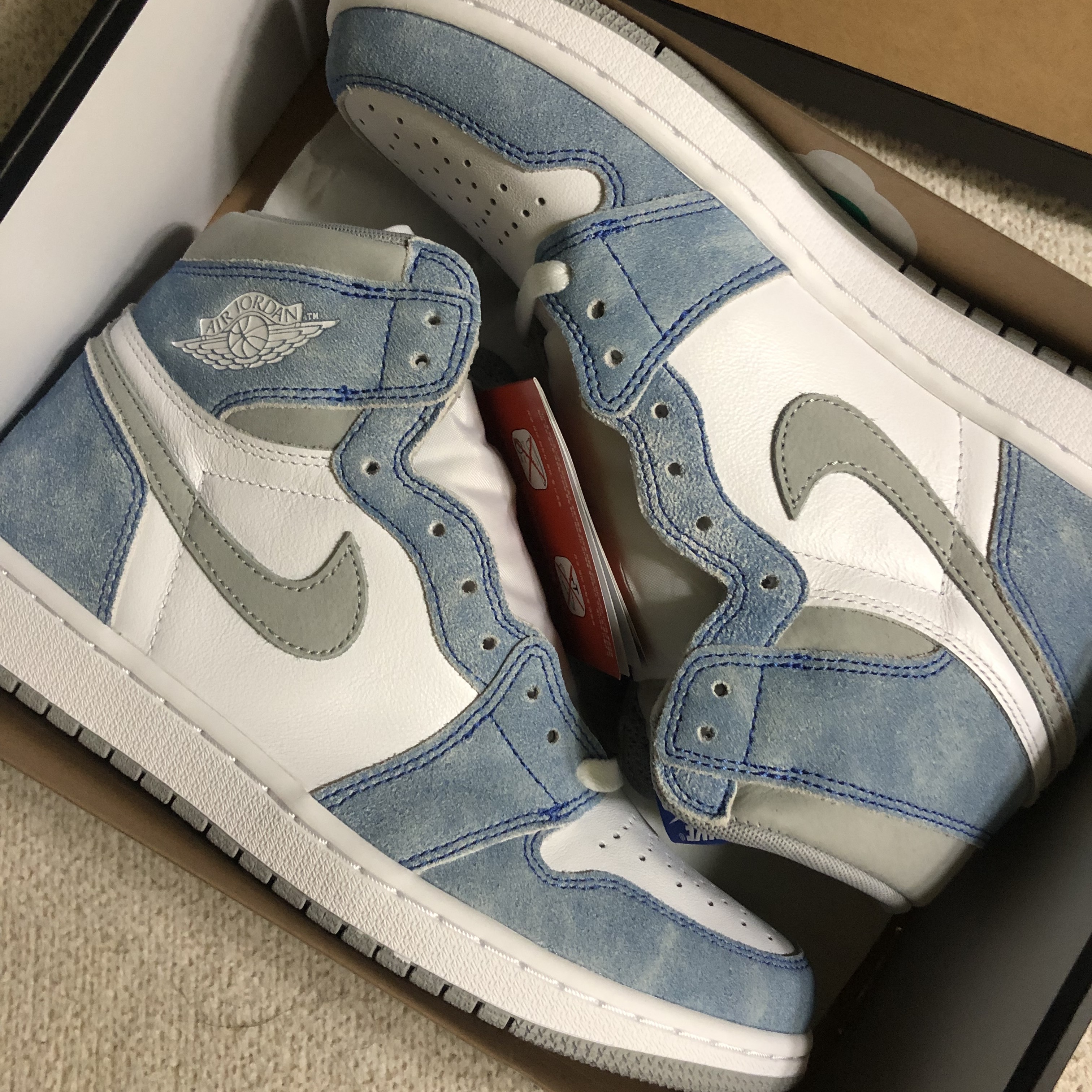 Jordan 1 Retro High OG Hyper Royal 착용 스타일