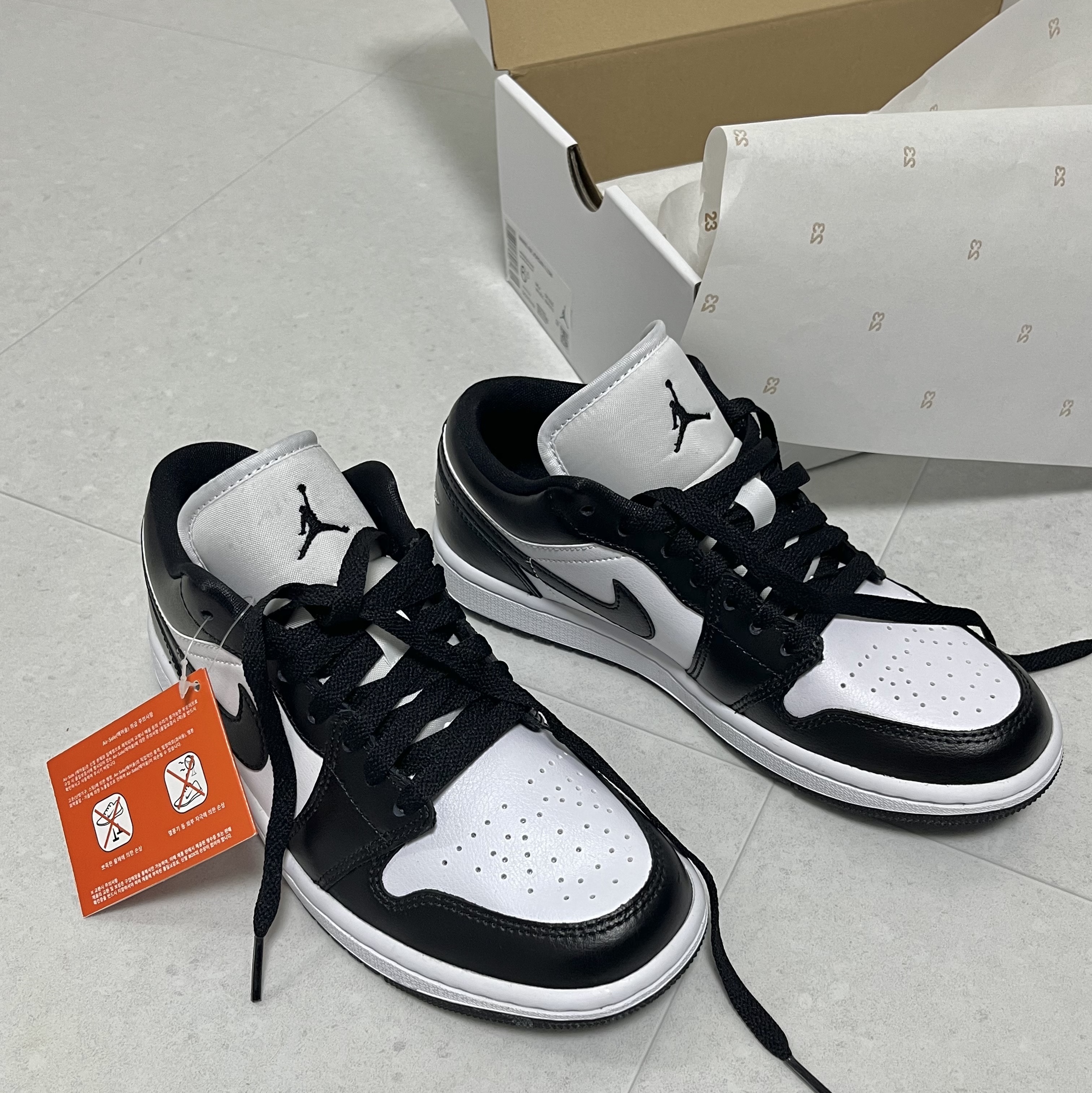 (W) Jordan 1 Low Black and White 착용 스타일