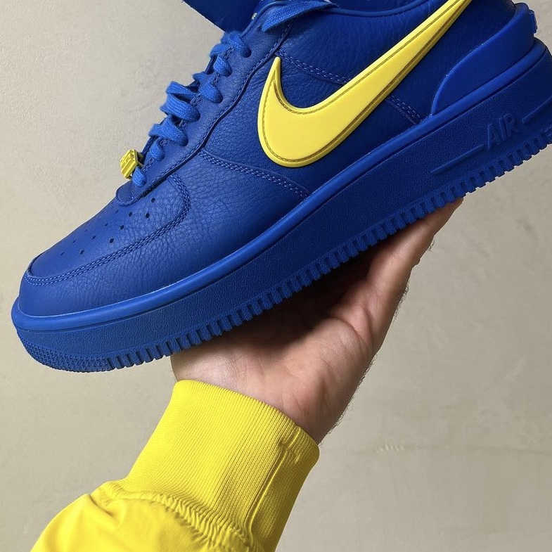 Nike x Ambush Air Force 1 Low SP Game Royal and Vivid Sulfur 착용 스타일