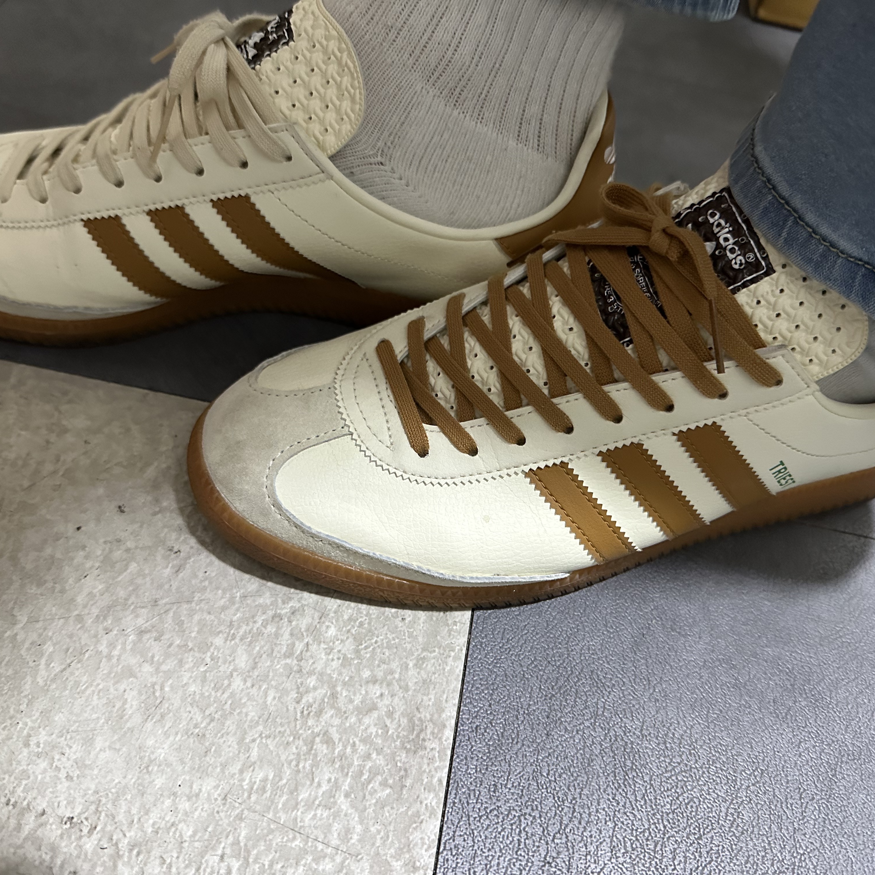 Adidas City Series Triest Cream White 착용 스타일