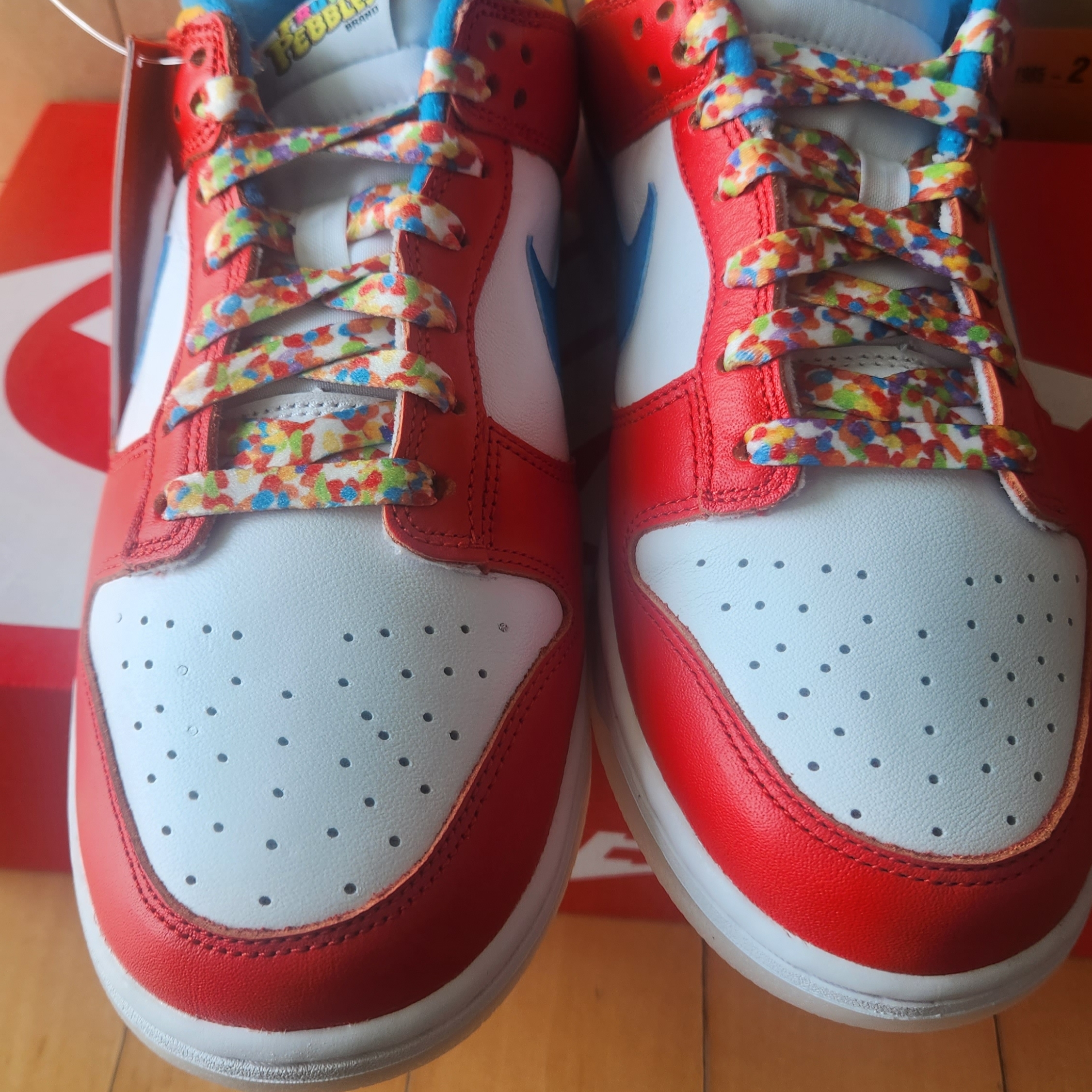 Nike x LeBron James x Fruity Pebbles Dunk Low QS Habanero Red 착용 스타일 - 3