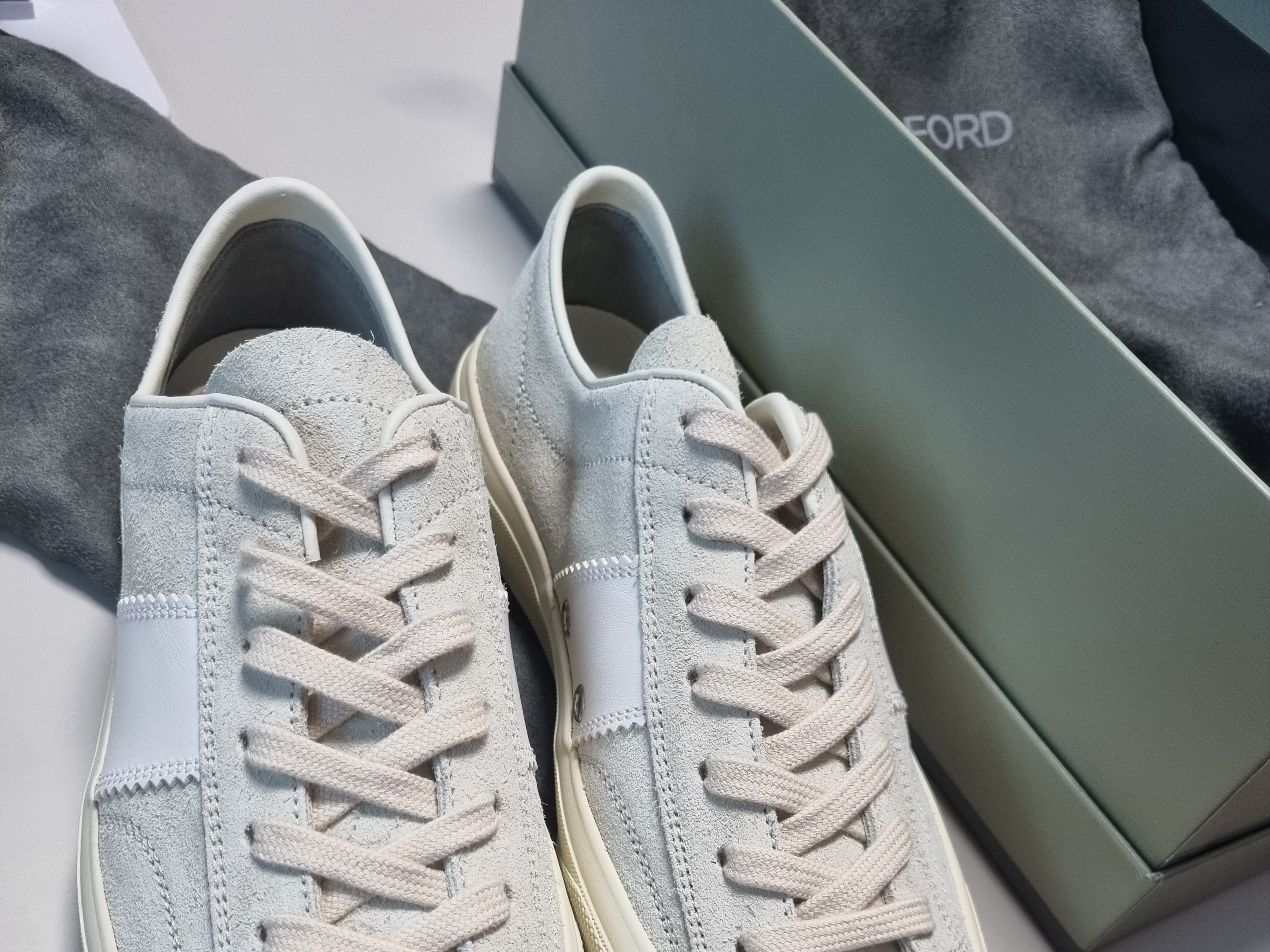 Tom Ford Cambridge Lace Up Sneakers Marmo 착용 스타일 - 3