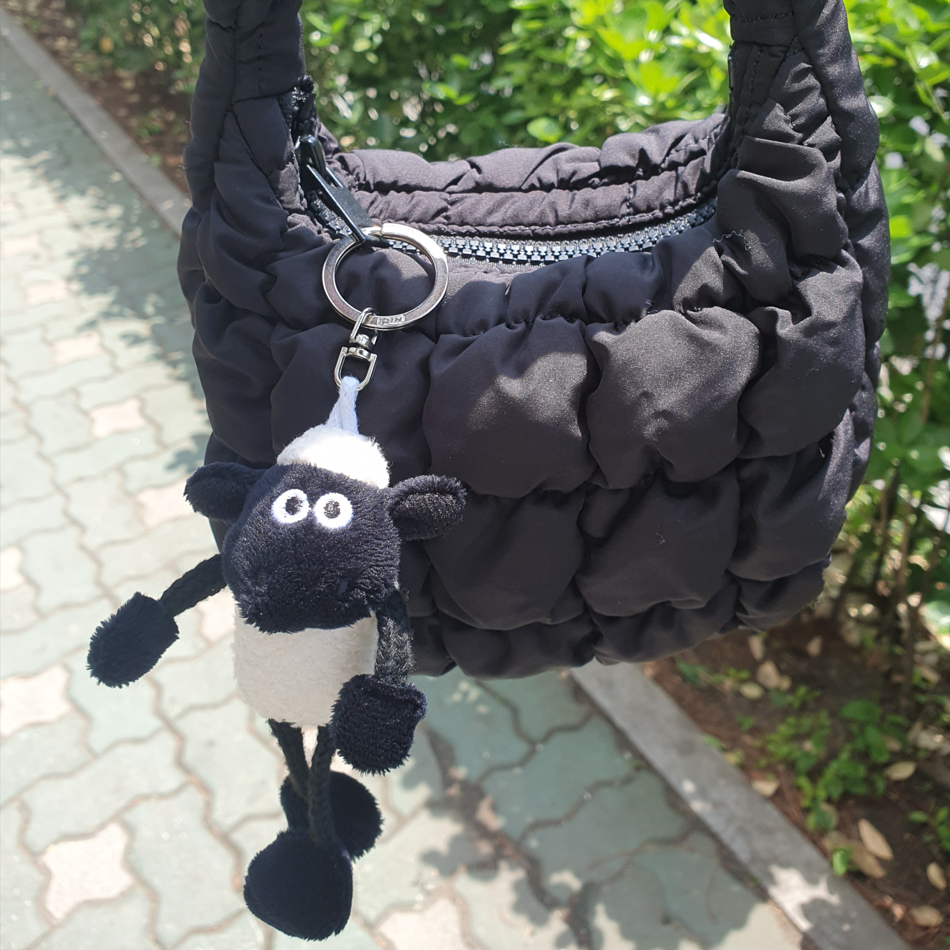 COS Quilted Micro Bag Black 착용 스타일