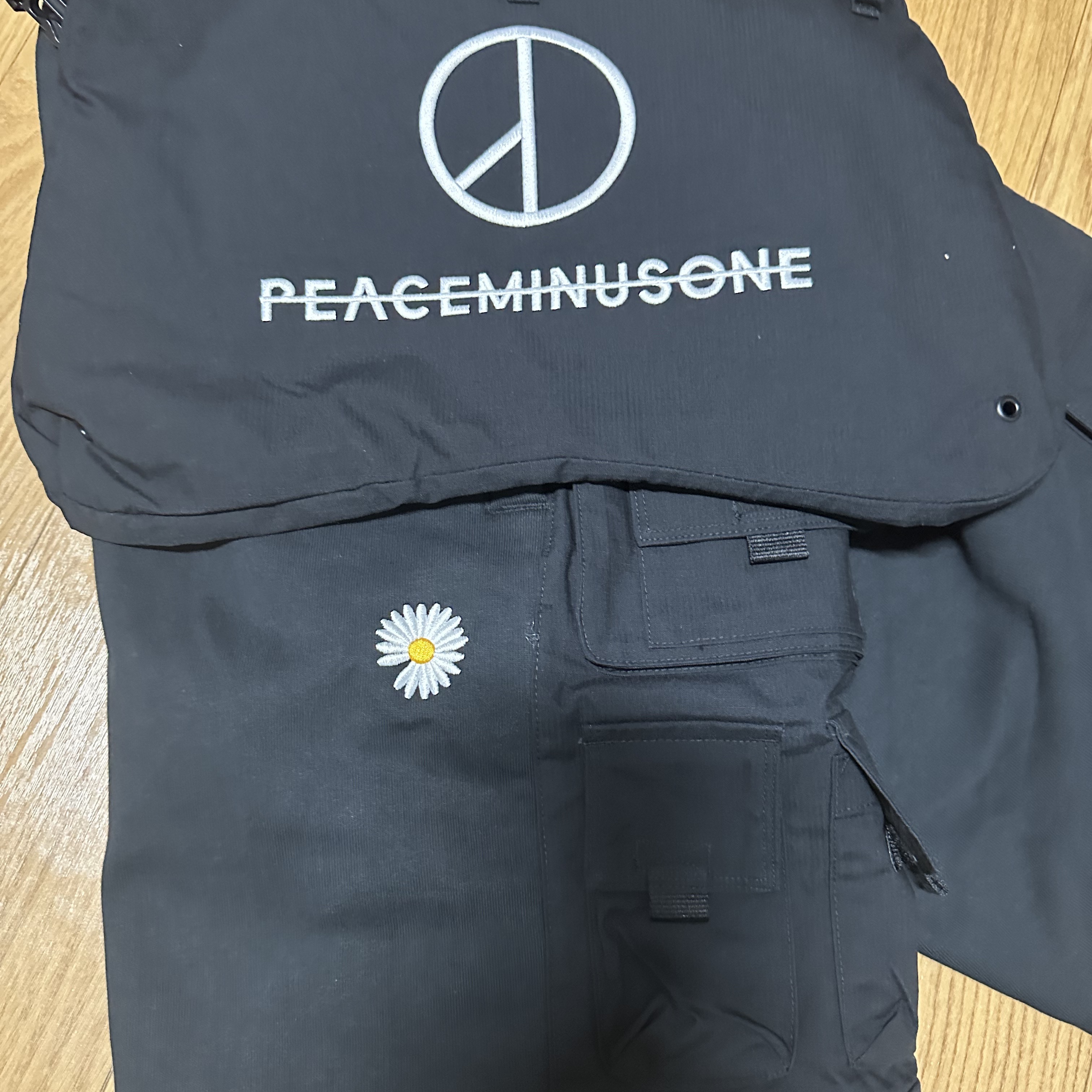 Nike x Peaceminusone Wide Pants Black (DR0096-010) 착용 스타일