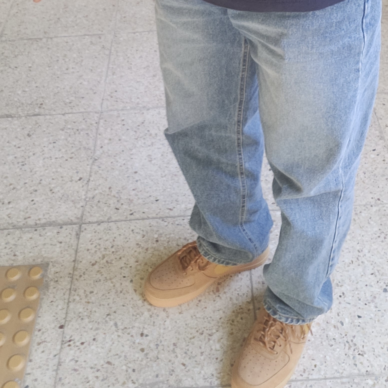 Nike Air Force 1 '07 WB Flax 착용 스타일