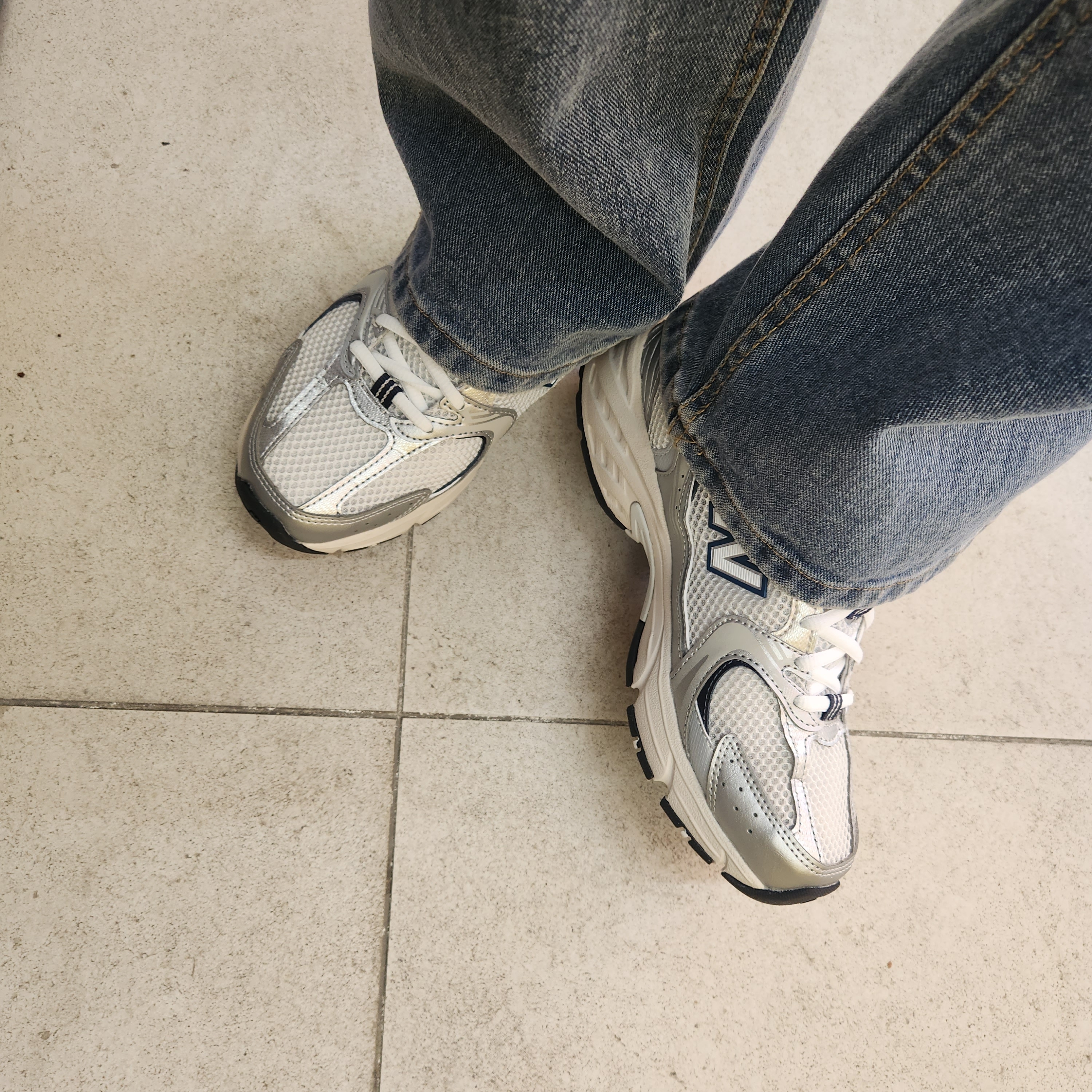 New Balance 530 Steel Grey 착용 스타일