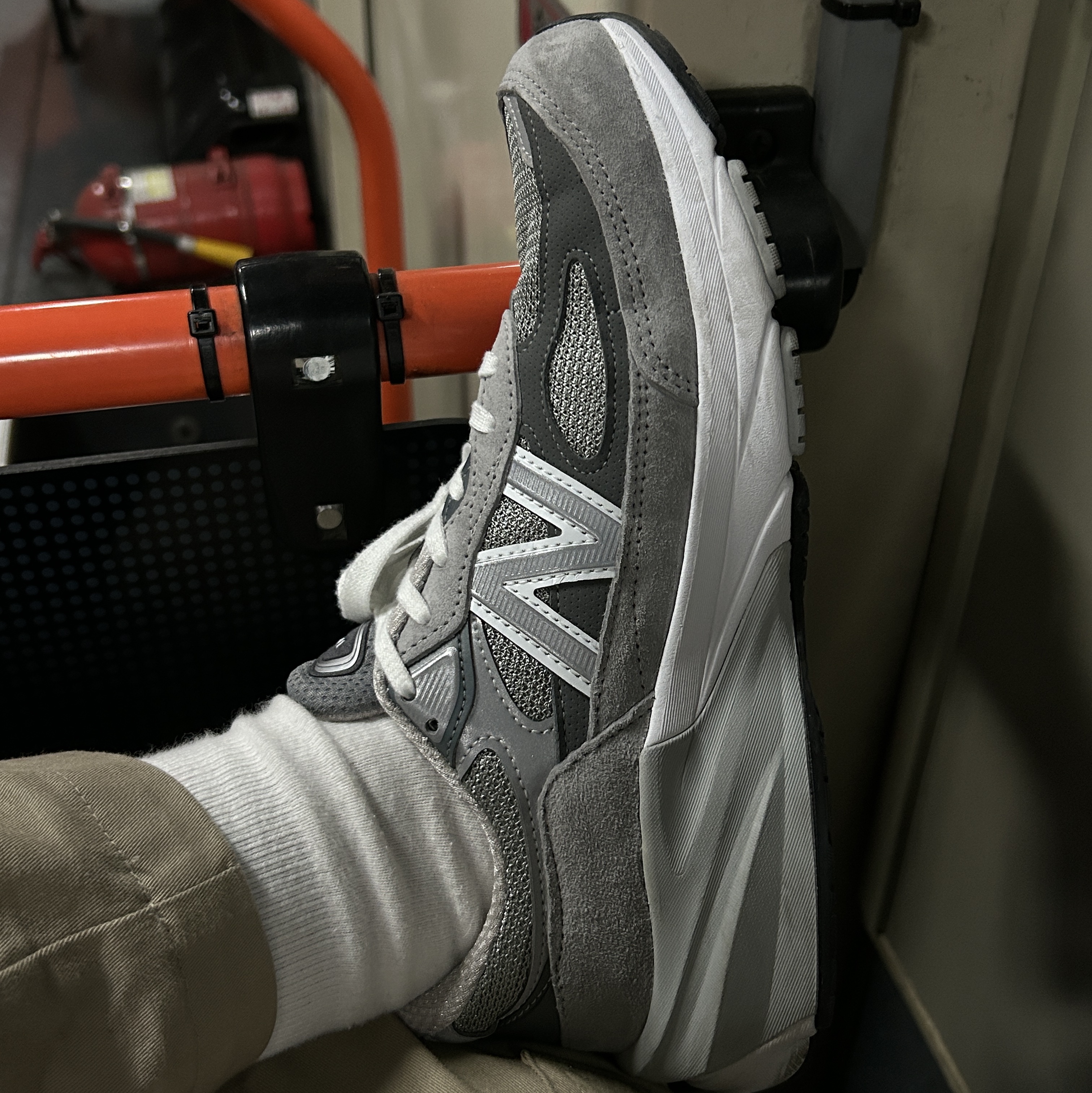 New Balance 990v6 Made in USA Grey - D Standard 착용 스타일