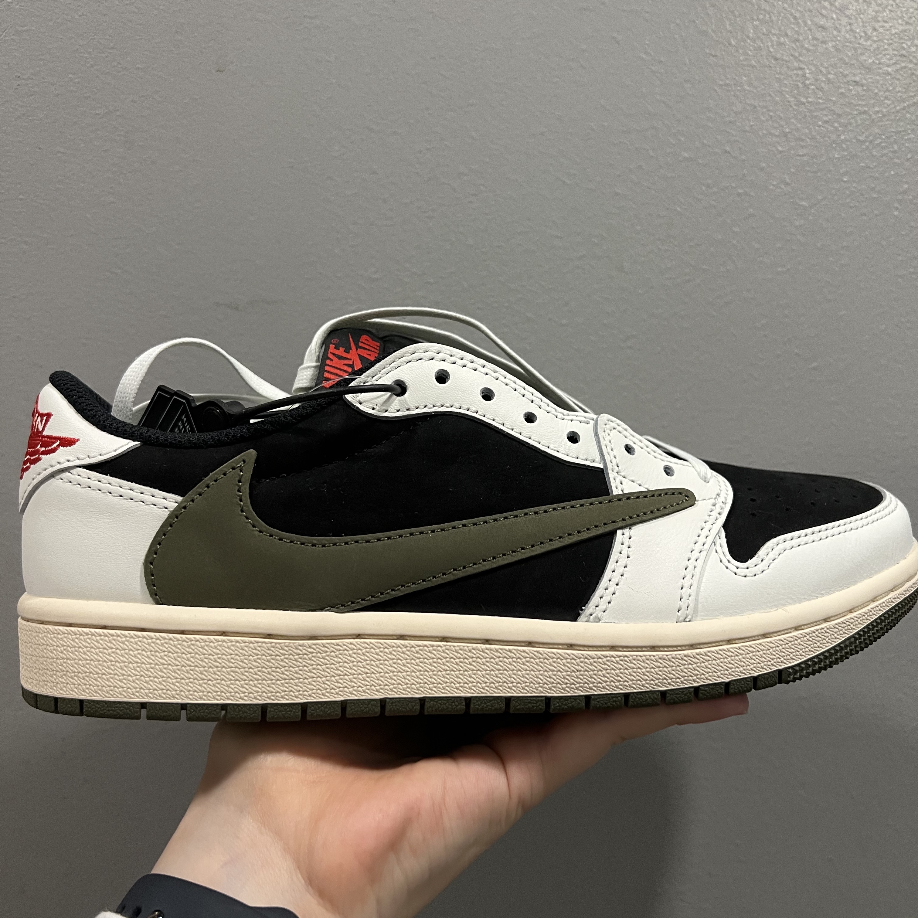 (W) Jordan 1 x Travis Scott Retro Low OG SP Medium Olive 착용 스타일