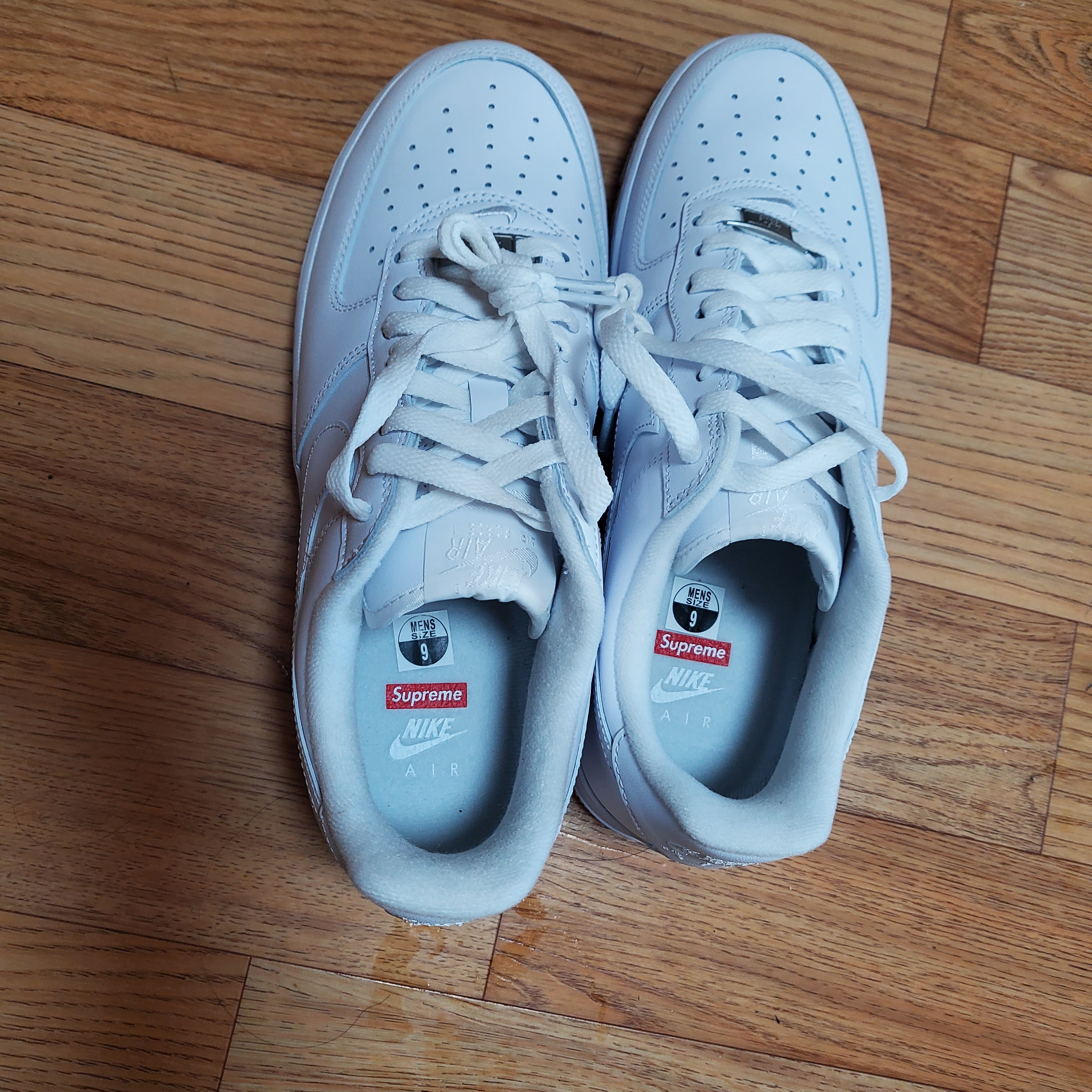 Nike x Supreme Air Force 1 Low White 착용 스타일 - 1