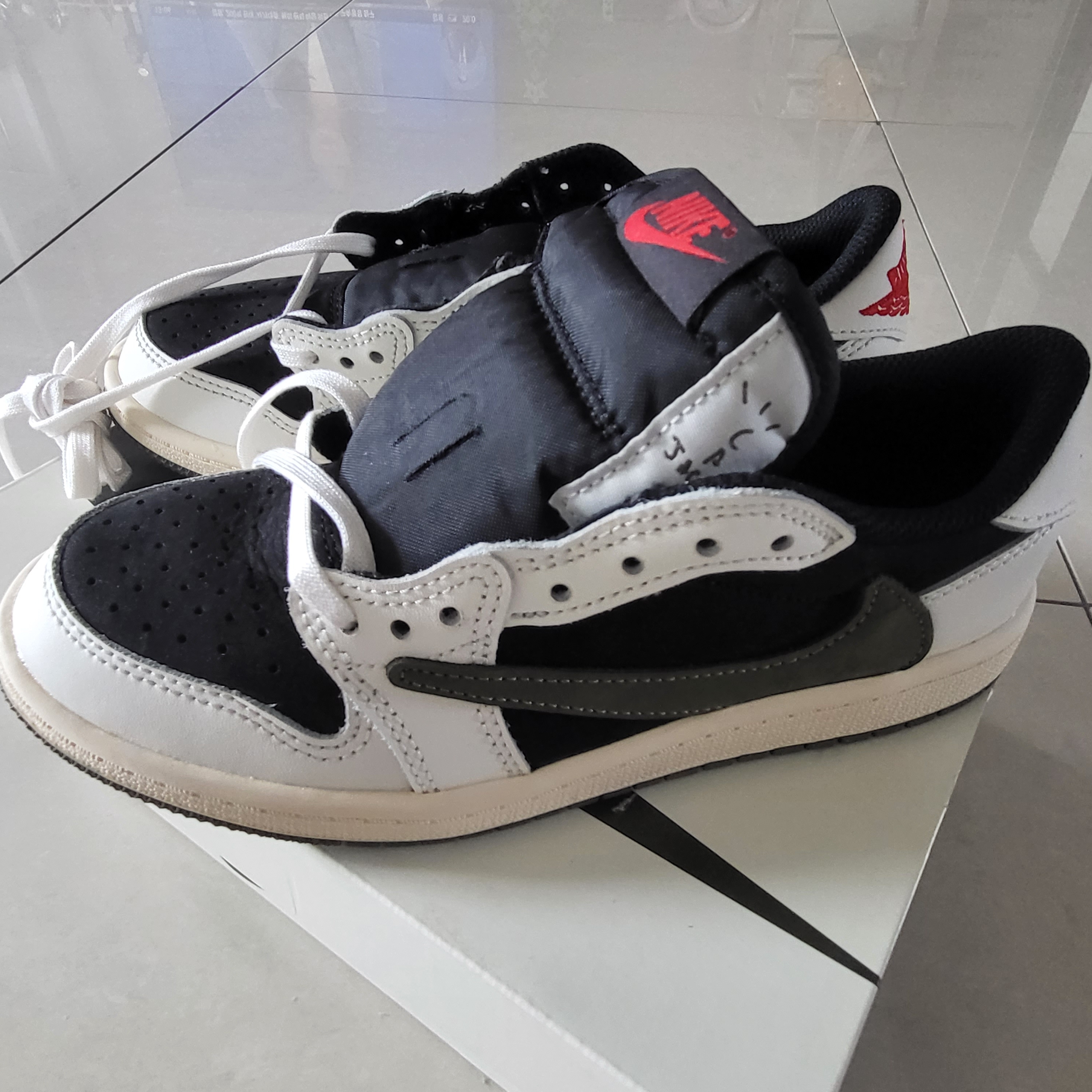 (PS) Jordan 1 x Travis Scott Retro Low OG SP Medium Olive 착용 스타일