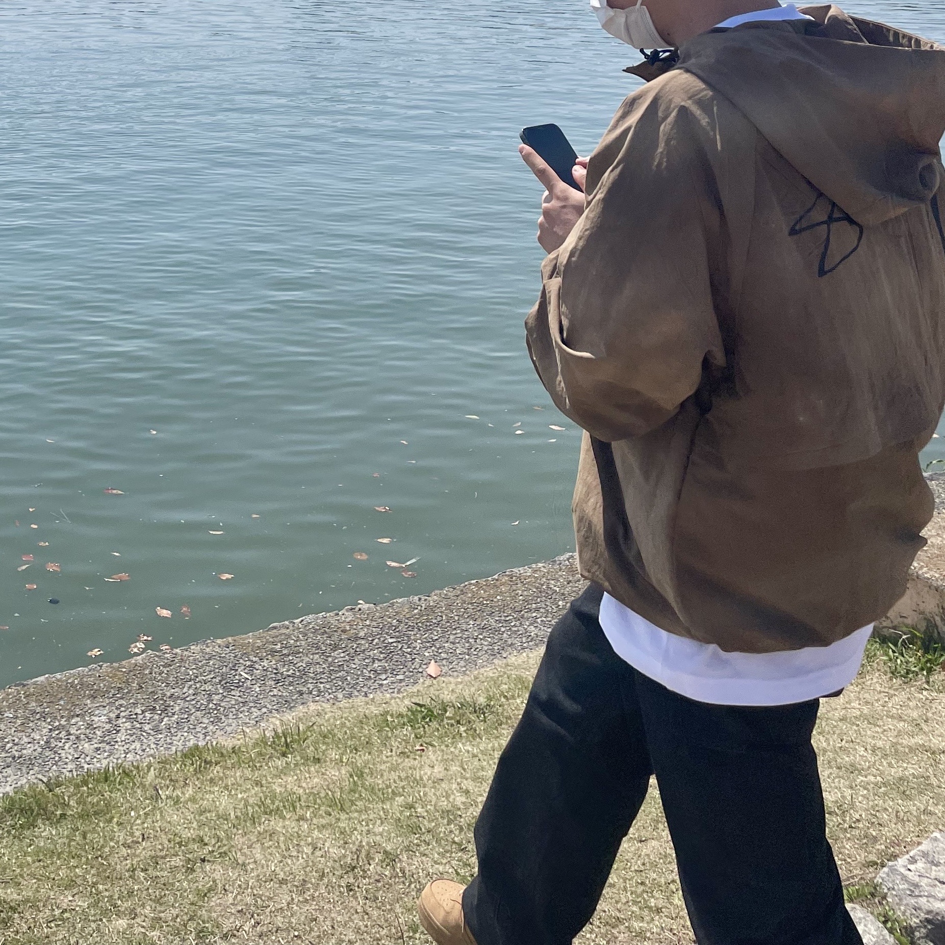Stussy Wave Dye Beach Shell Jacket Brown, Nike x Supreme Air Force 1 Low Flax 착용 스타일