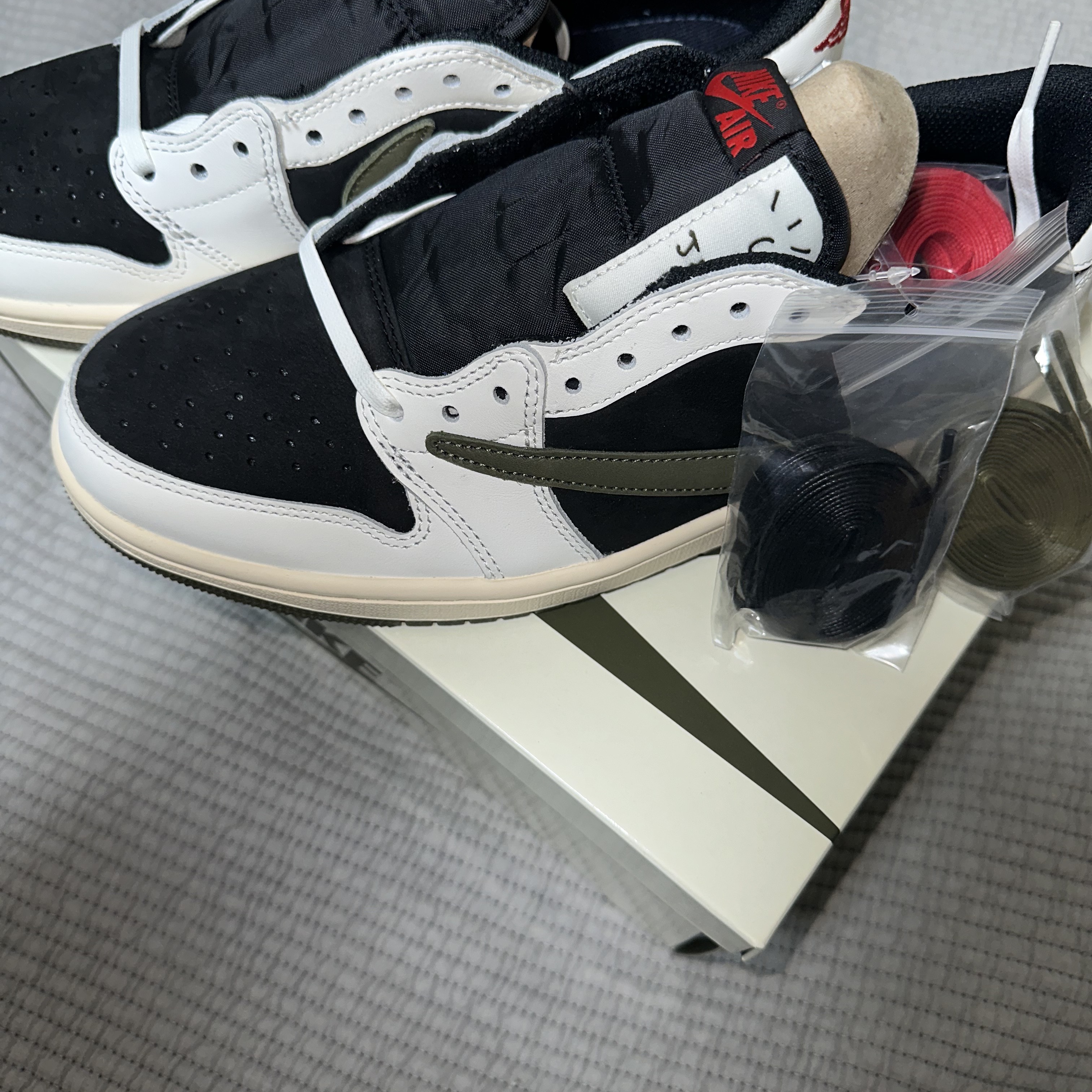 (W) Jordan 1 x Travis Scott Retro Low OG SP Medium Olive 착용 스타일