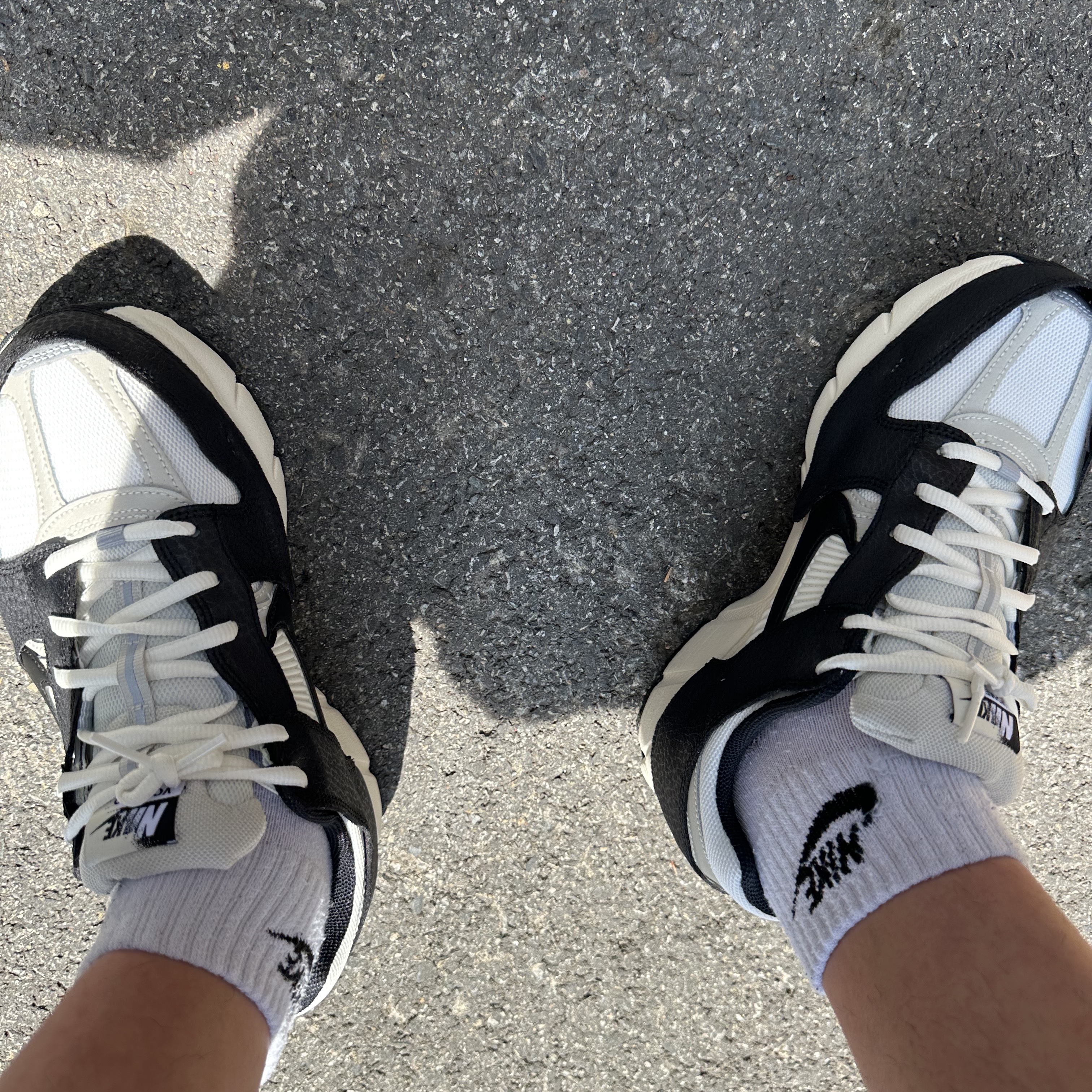(W) Nike Zoom Vomero 5 Wolf Grey and Black 착용 스타일