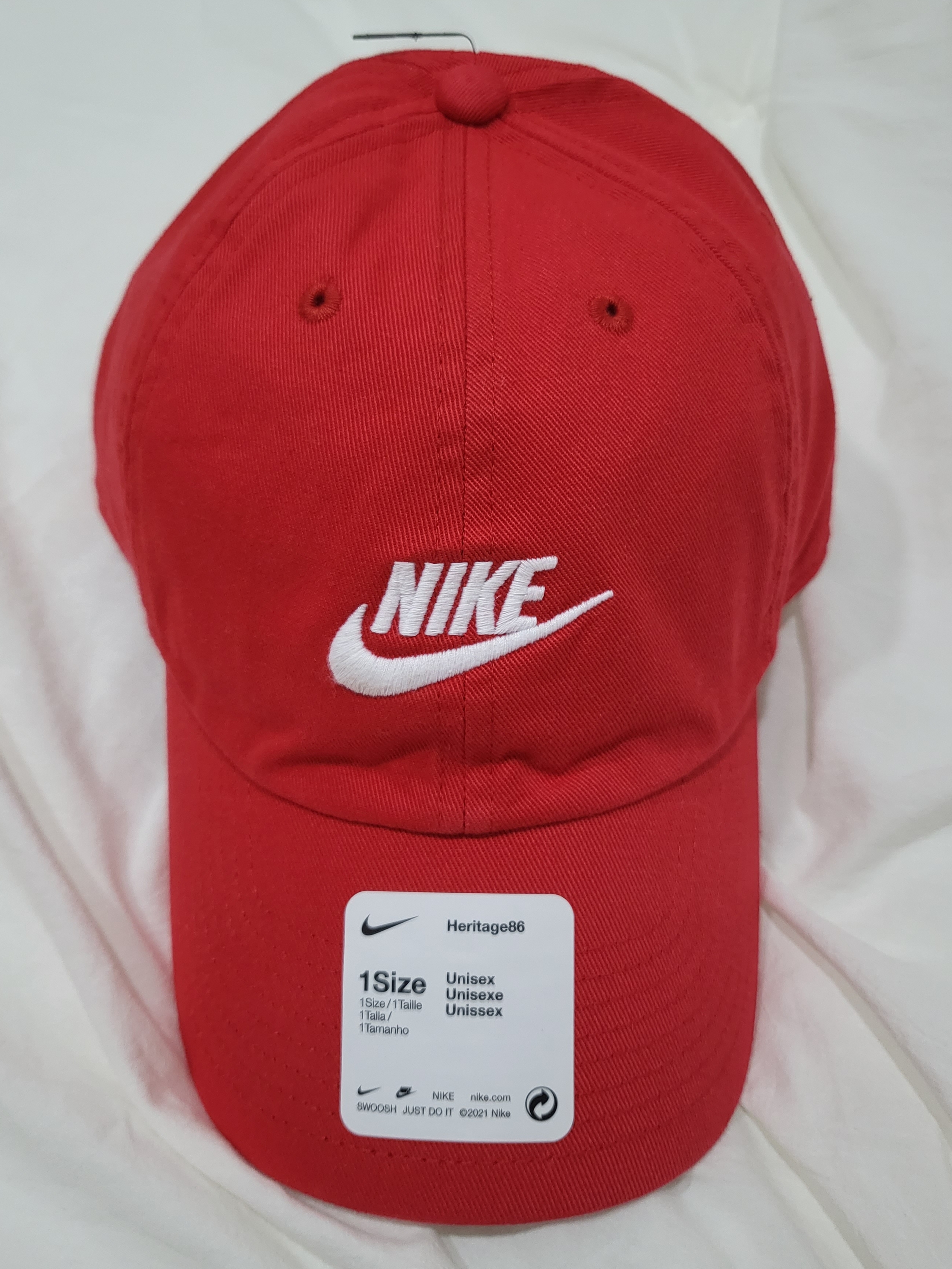Nike Heritage 86 Futura Washed Cap University Red 착용 스타일