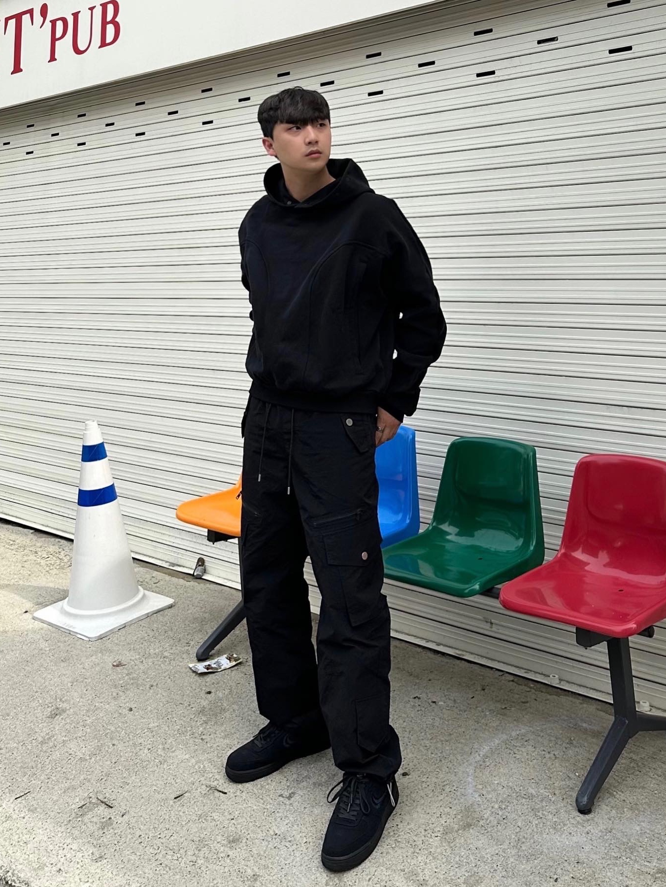 Nike x Stussy Air Force 1 Low Triple Black 착용 스타일 - 1