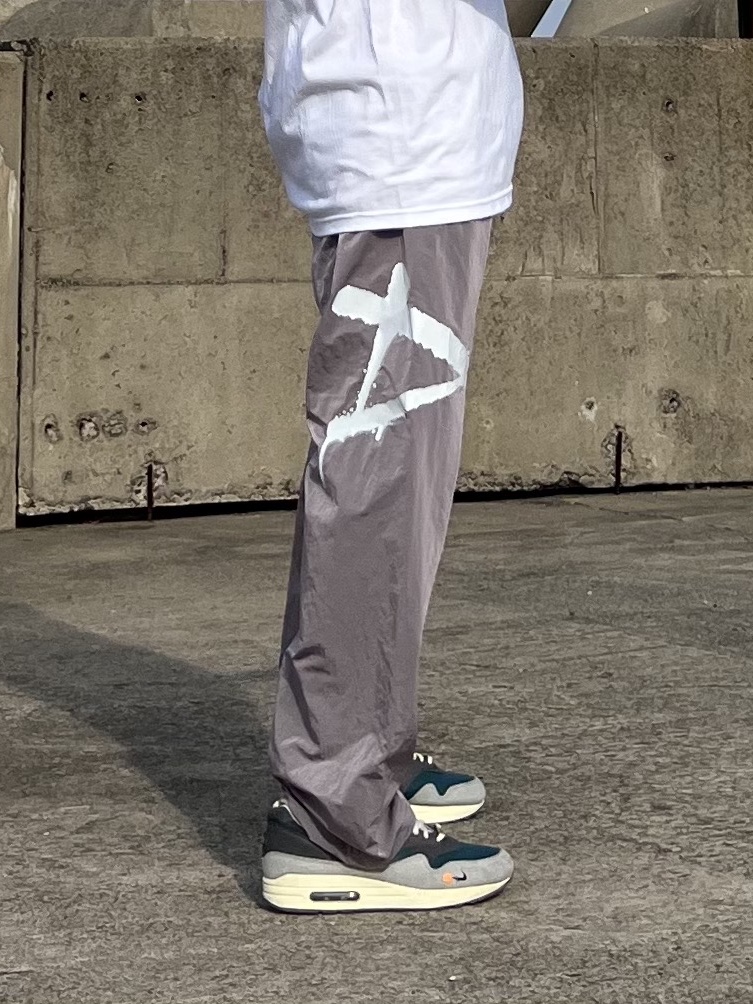 Supreme Play Dead T-Shirt White - 22FW, Nike x Kasina Air Max 1 SP Won-Ang Particle Grey 착용 스타일 - 4