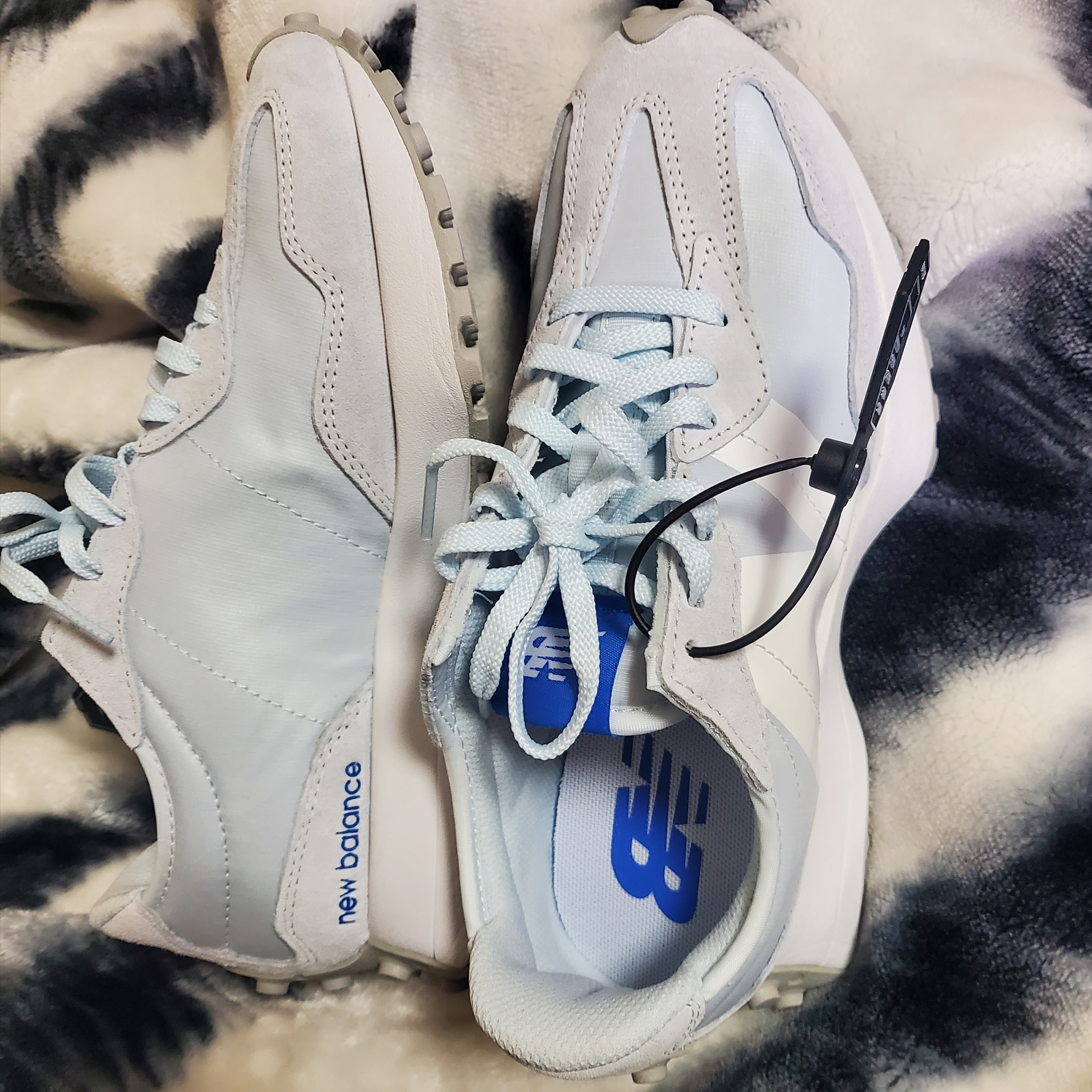 (W) New Balance 327 Blue Sea Smoke 착용 스타일 - 2