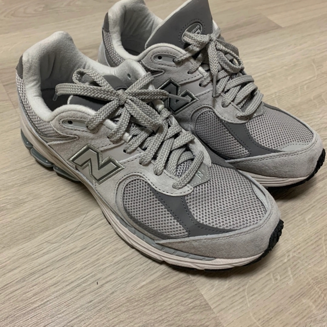 New Balance 2002R T2 Gray 착용 스타일