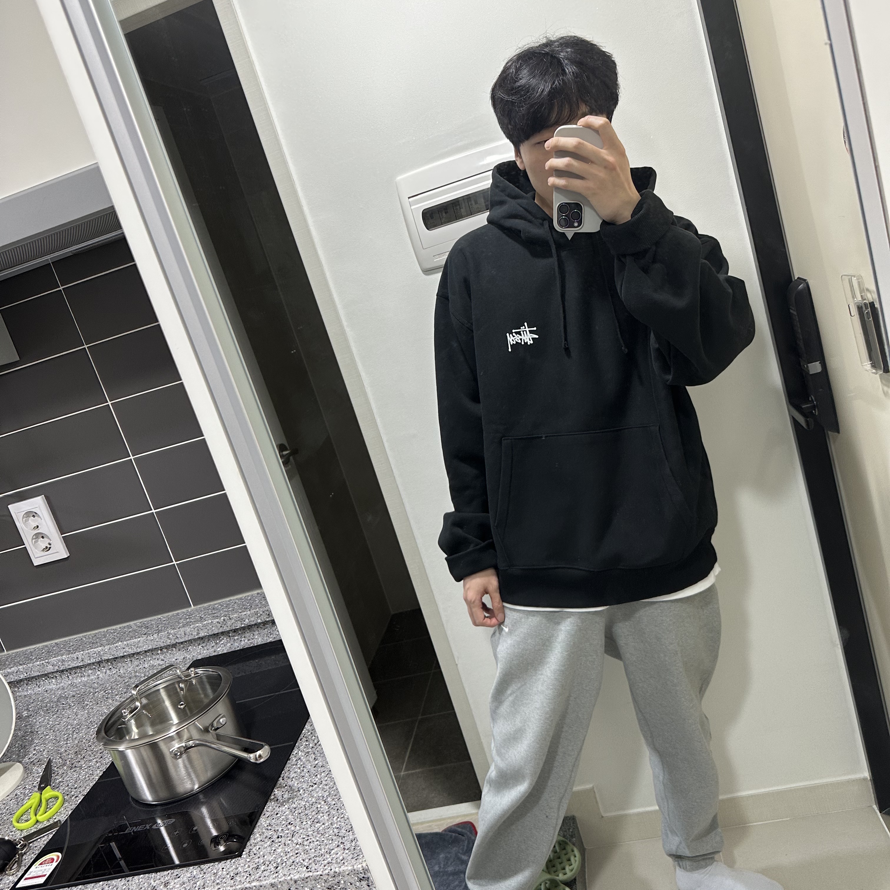 Stussy Basic Stussy Hoodie Black 2023 착용 스타일