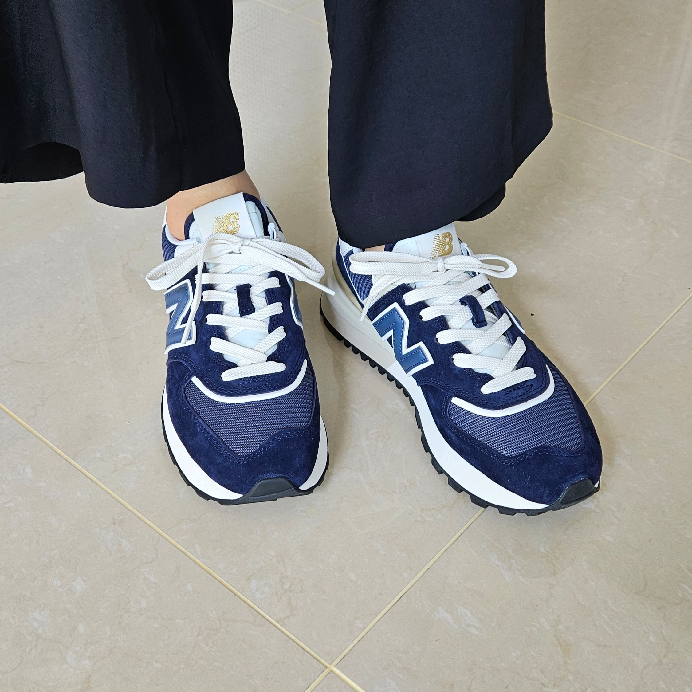 New Balance 574 Legacy Navy 착용 스타일 - 1