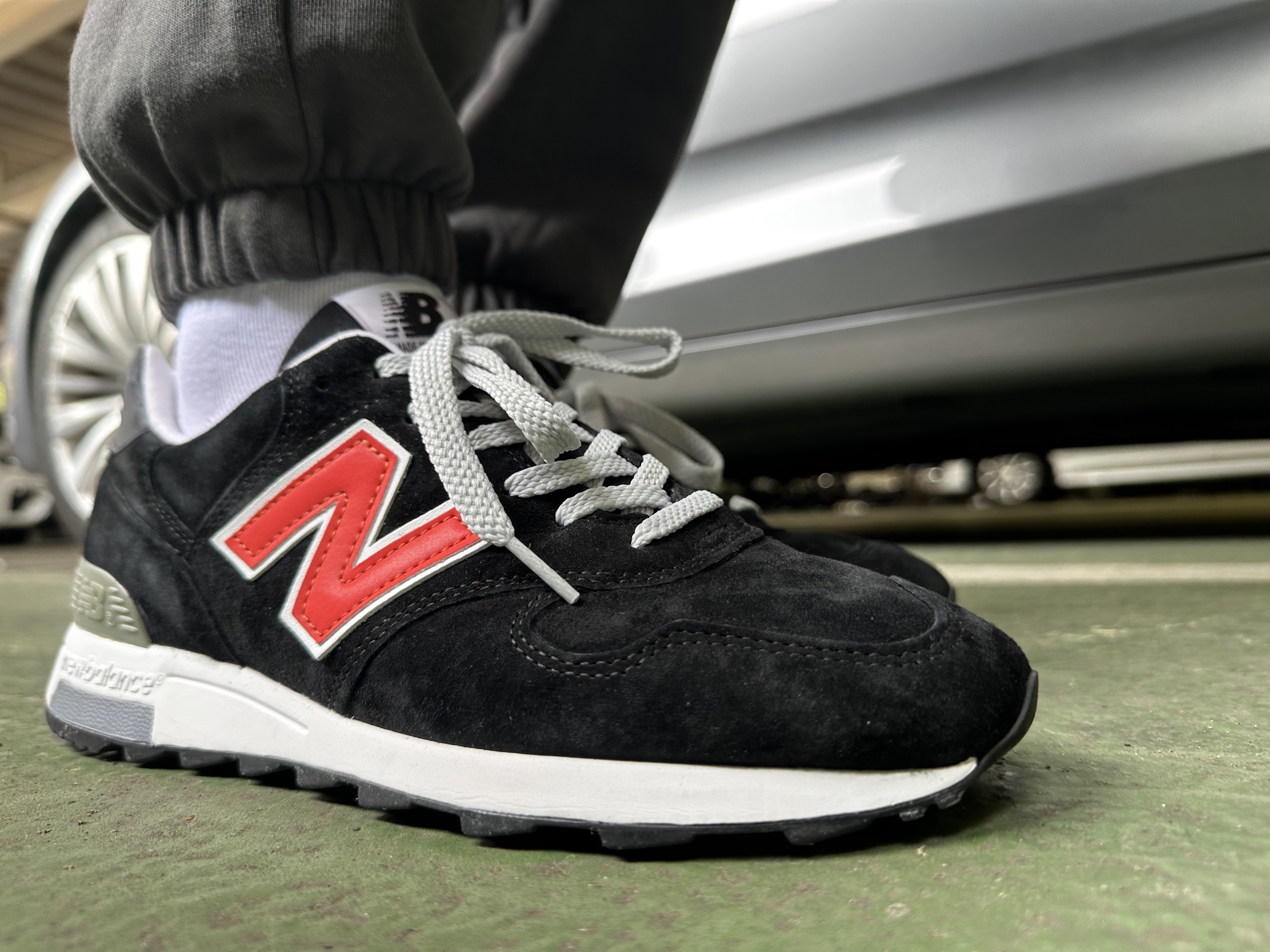 New Balance x J.Crew 1400 Made in USA Black Orange 착용 스타일