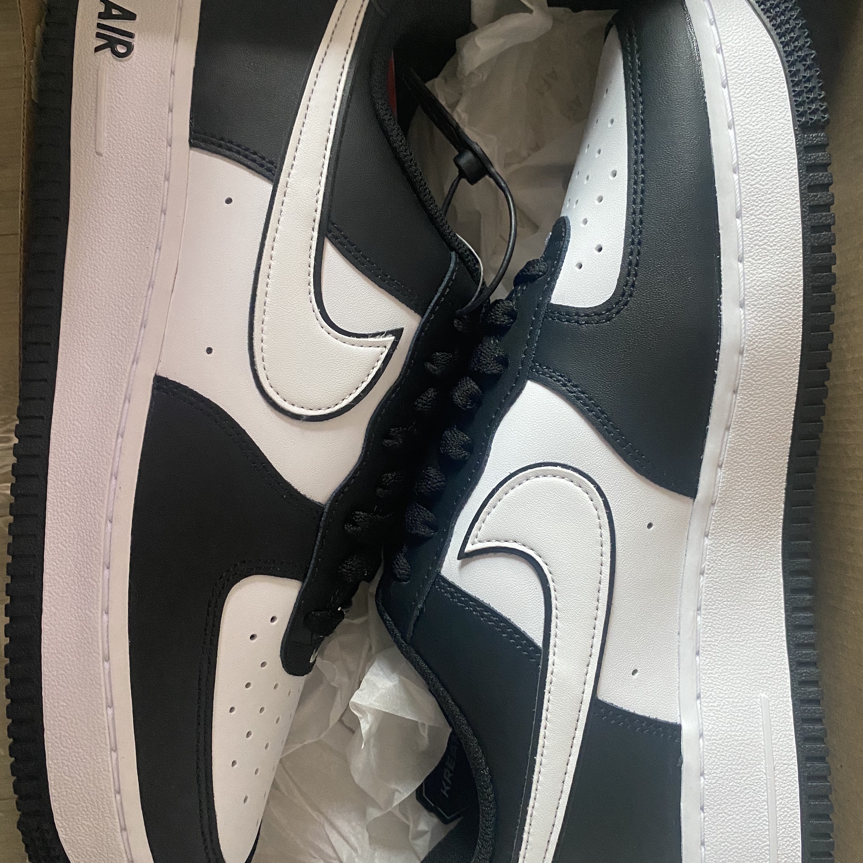 Nike Air Force 1 '07 Black White 착용 스타일 - 1