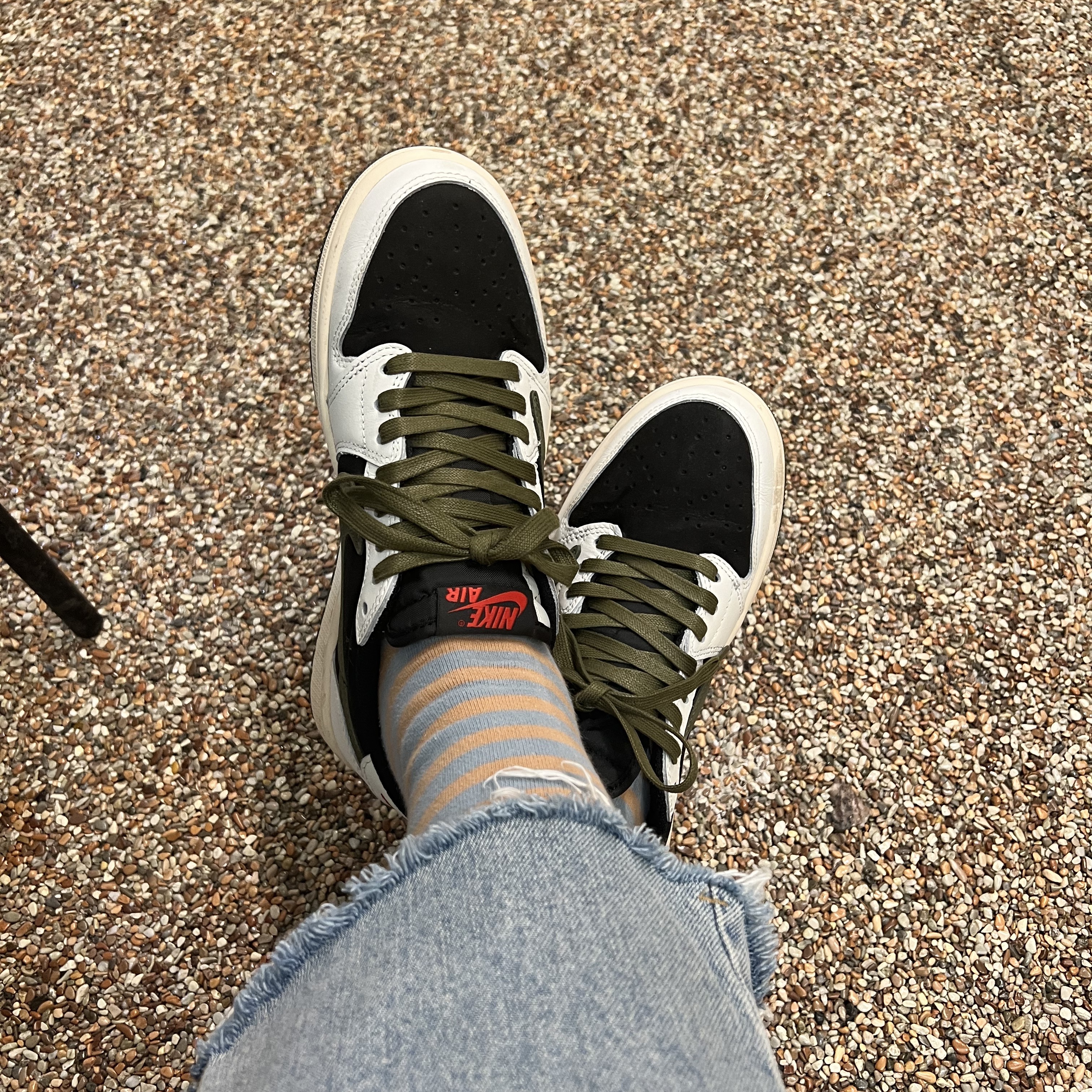 (W) Jordan 1 x Travis Scott Retro Low OG SP Medium Olive 착용 스타일 - 1