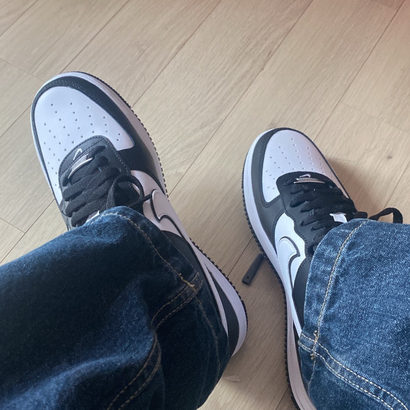 Nike Air Force 1 '07 Black White 착용 스타일 - 2